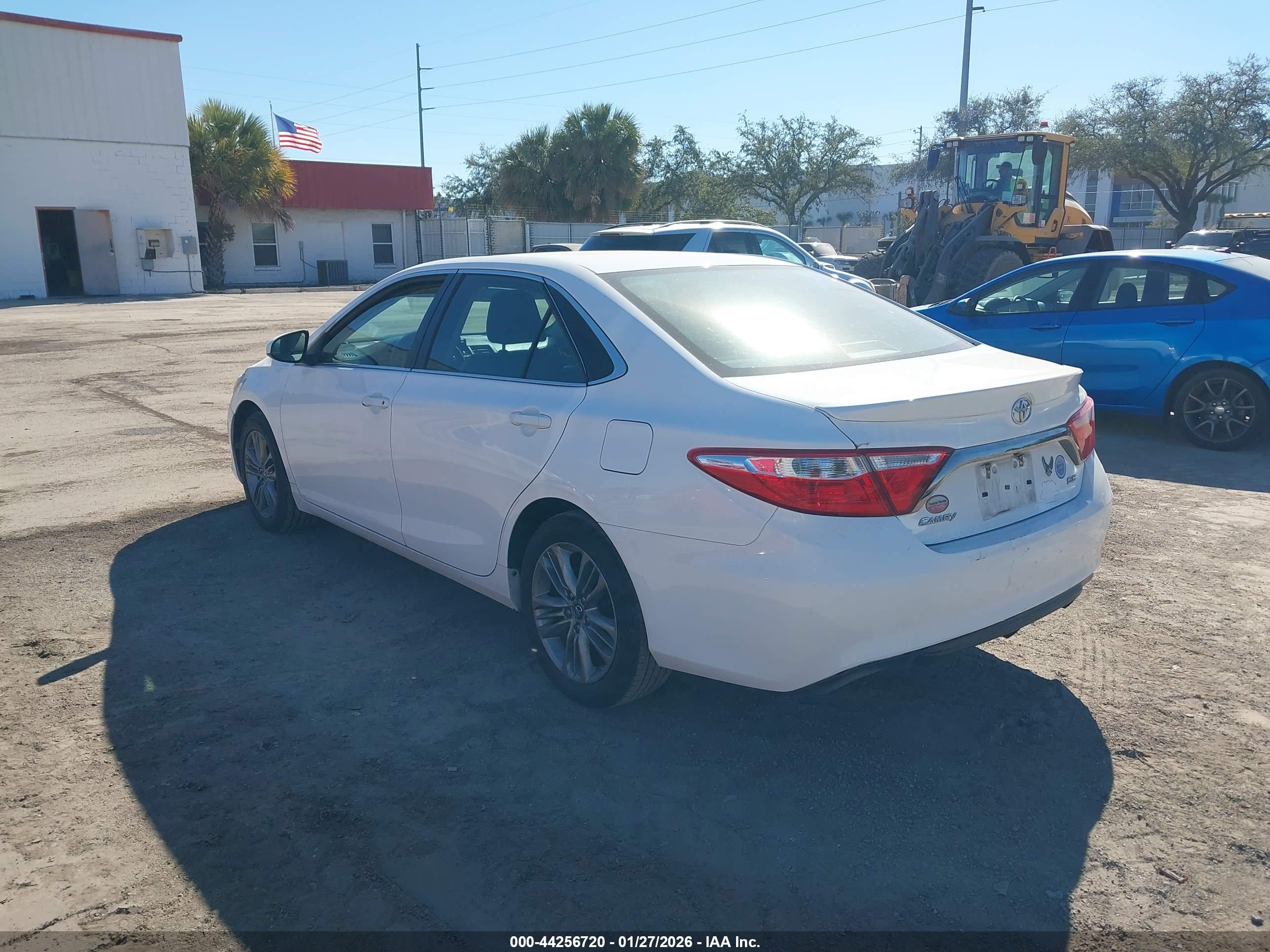 TOYOTA CAMRY image 3