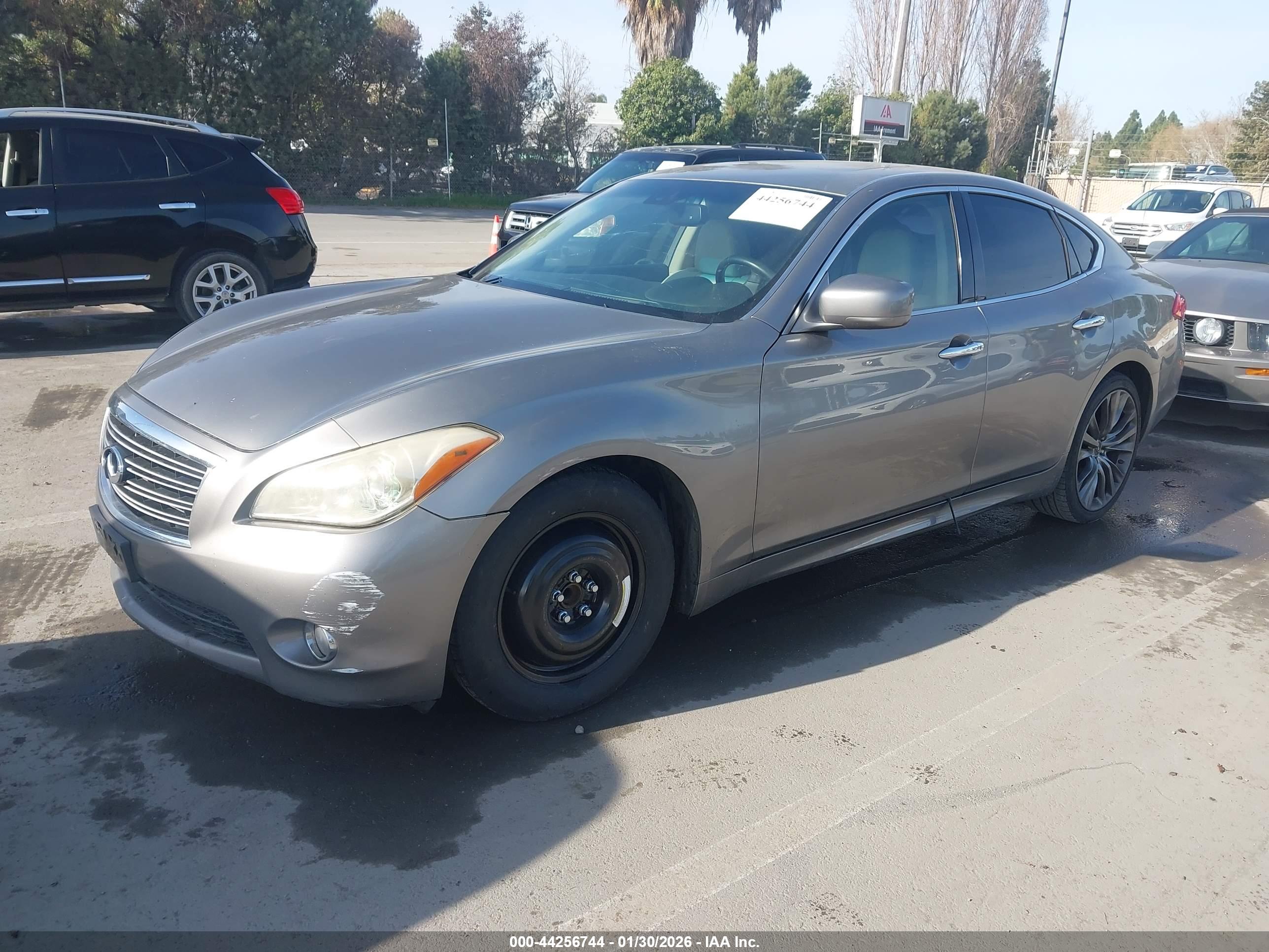 INFINITI M37 image 2