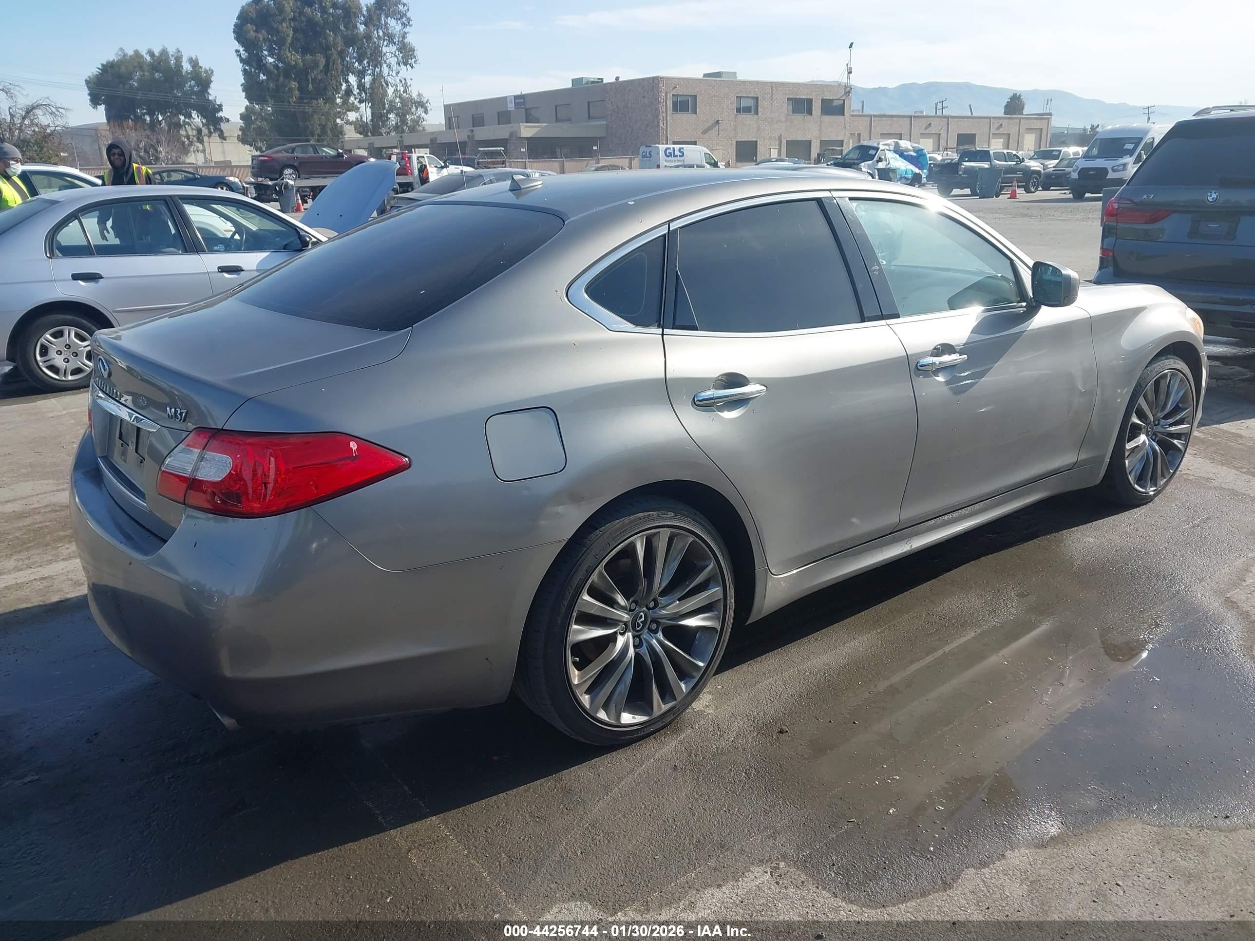 INFINITI M37 image 4