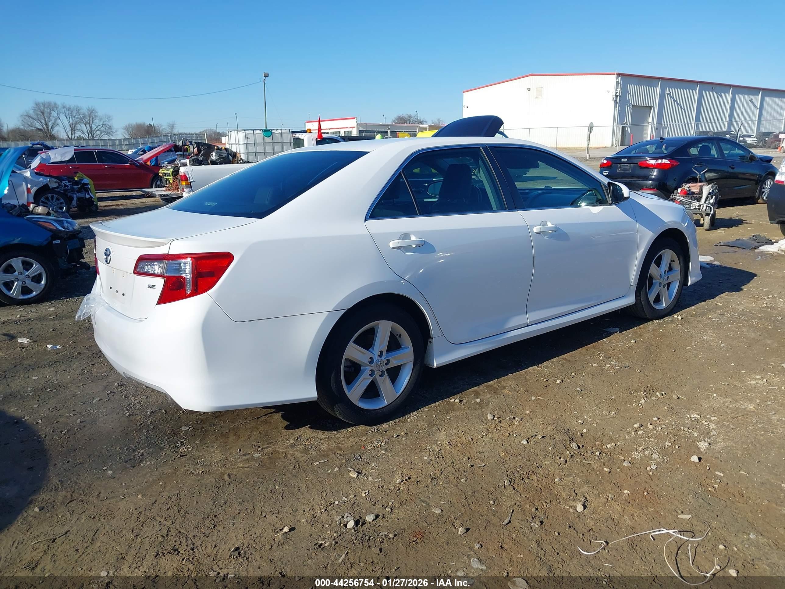 TOYOTA CAMRY image 4