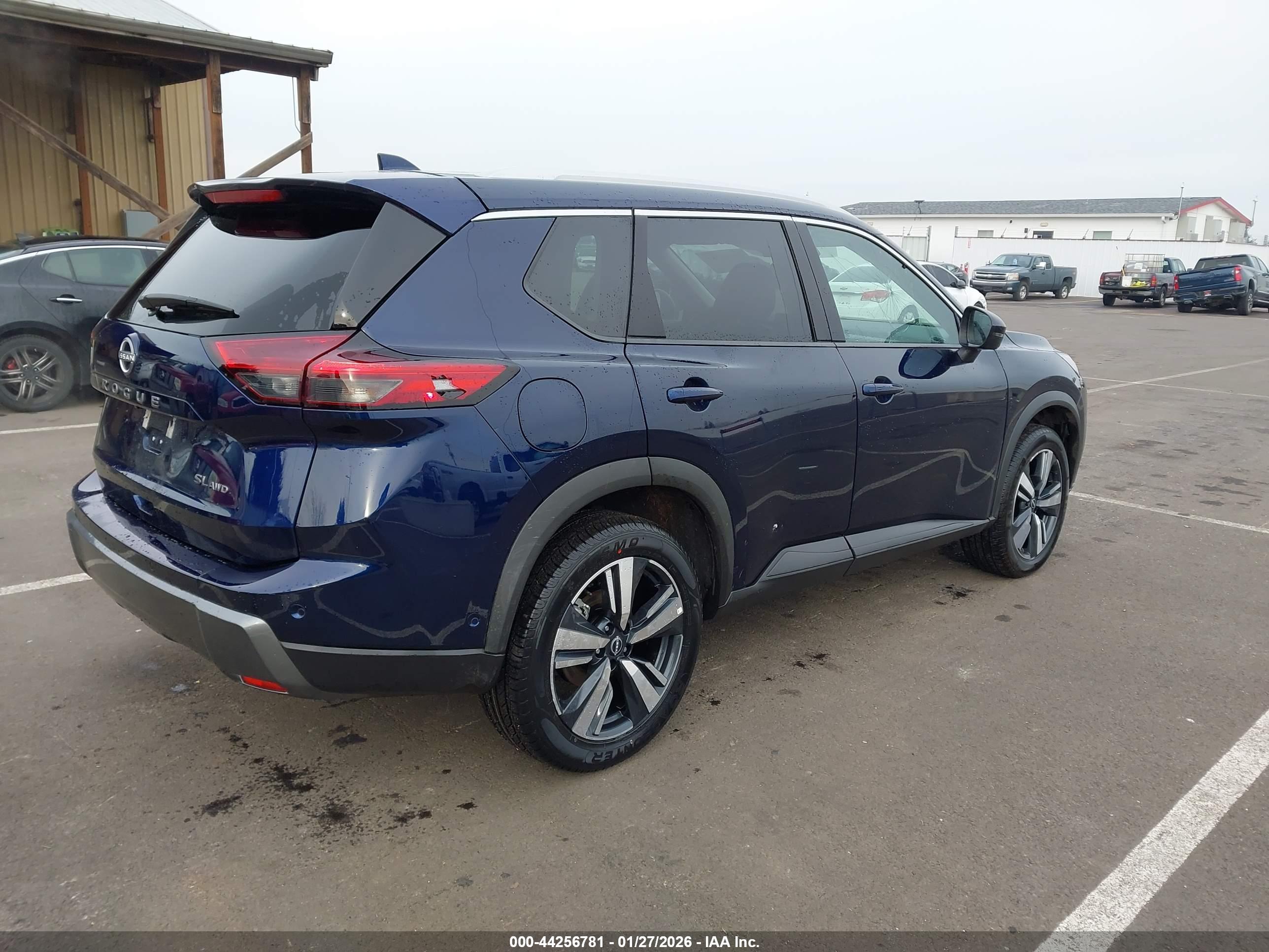NISSAN ROGUE image 4