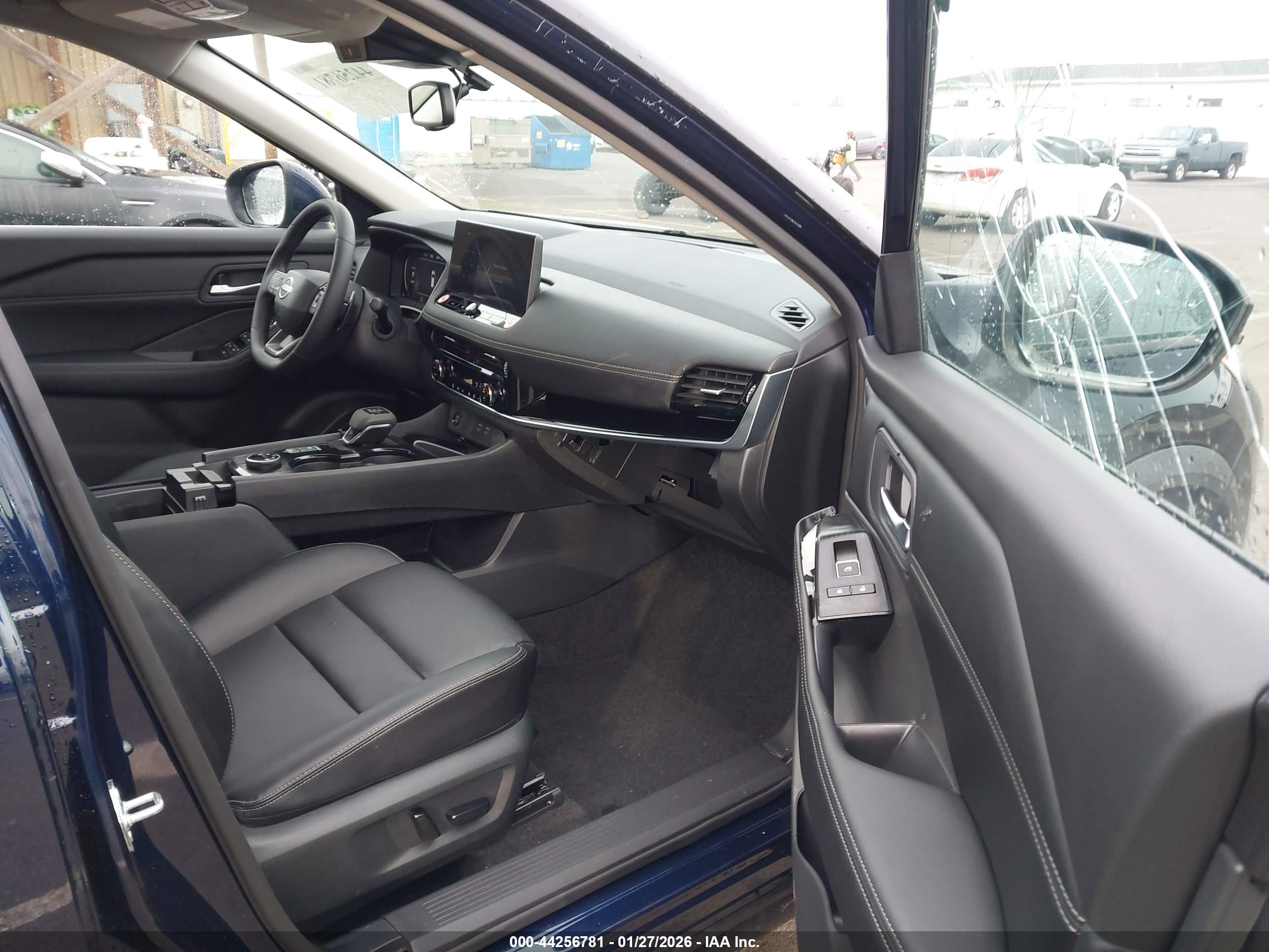 NISSAN ROGUE image 5
