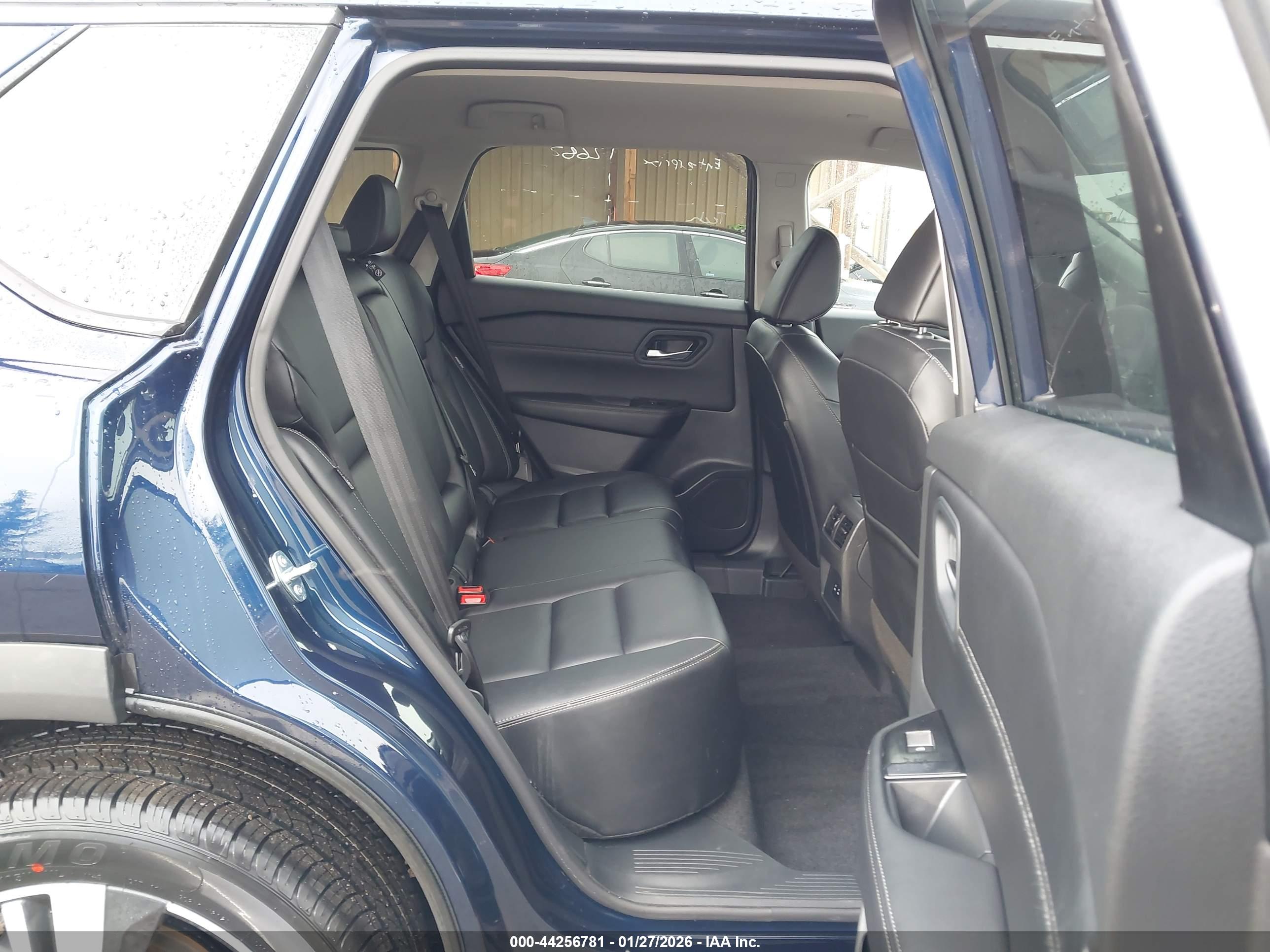 NISSAN ROGUE image 8