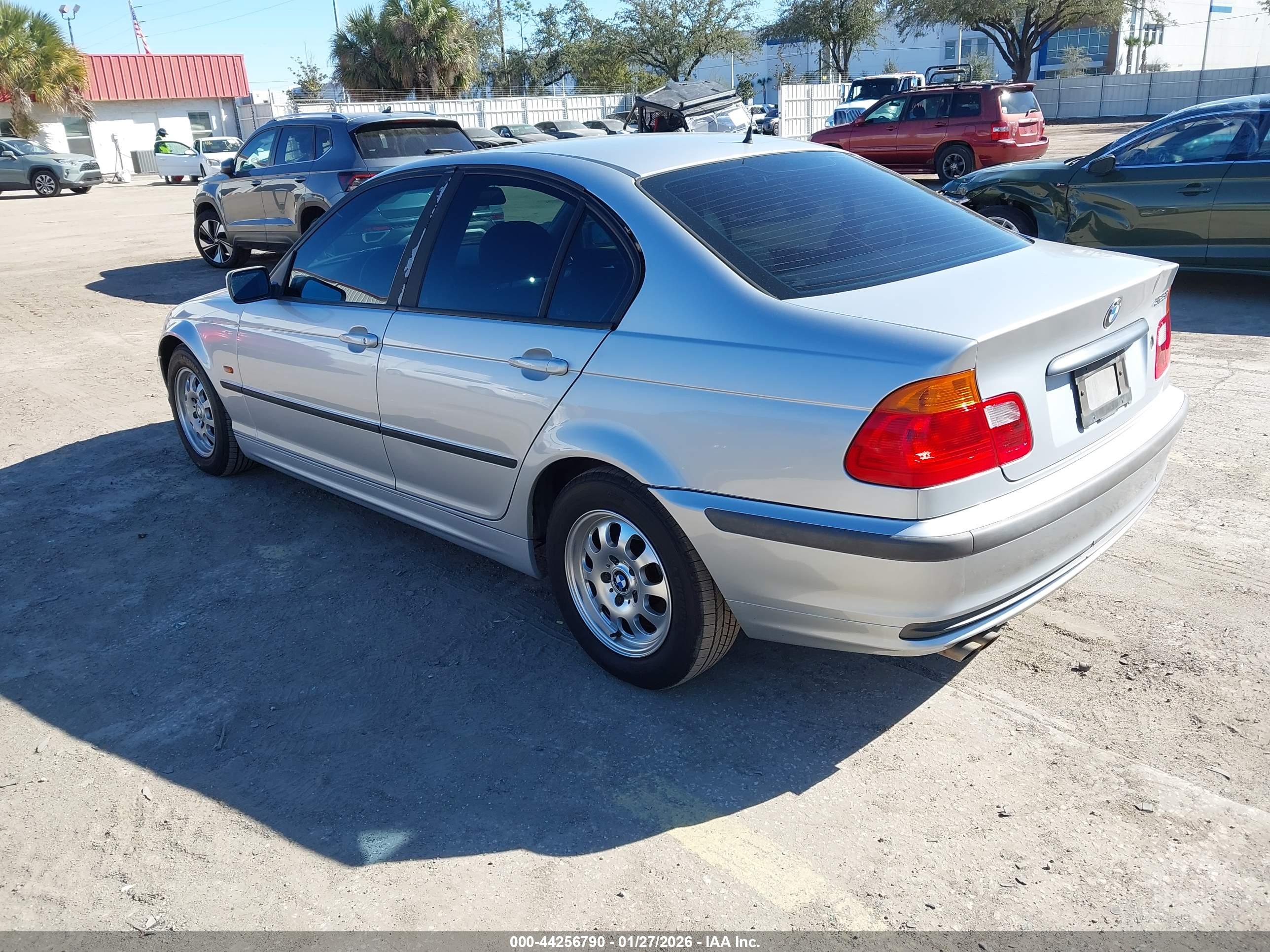 BMW 323I image 3