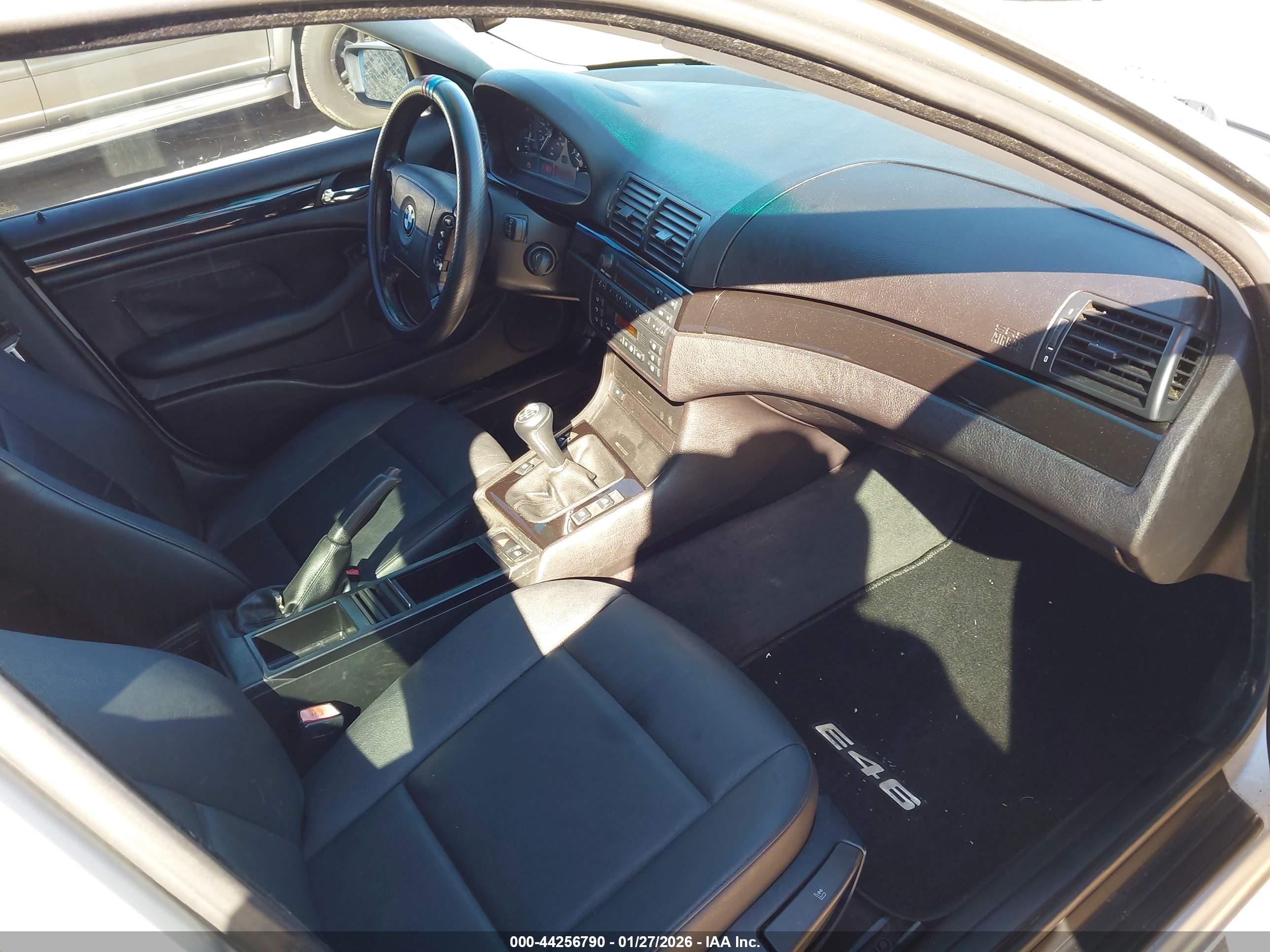 BMW 323I image 5