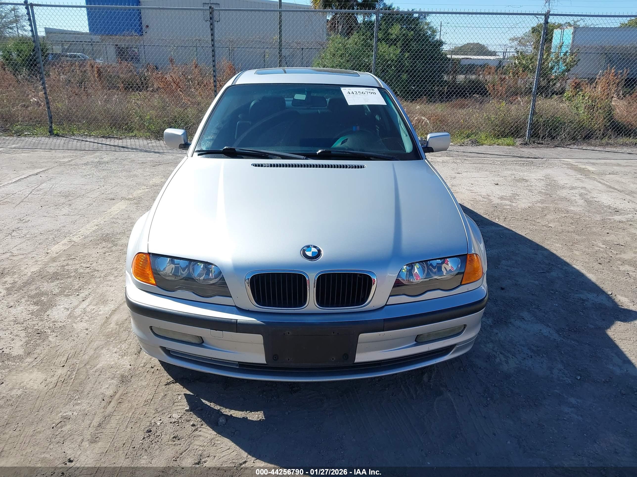 BMW 323I image 6
