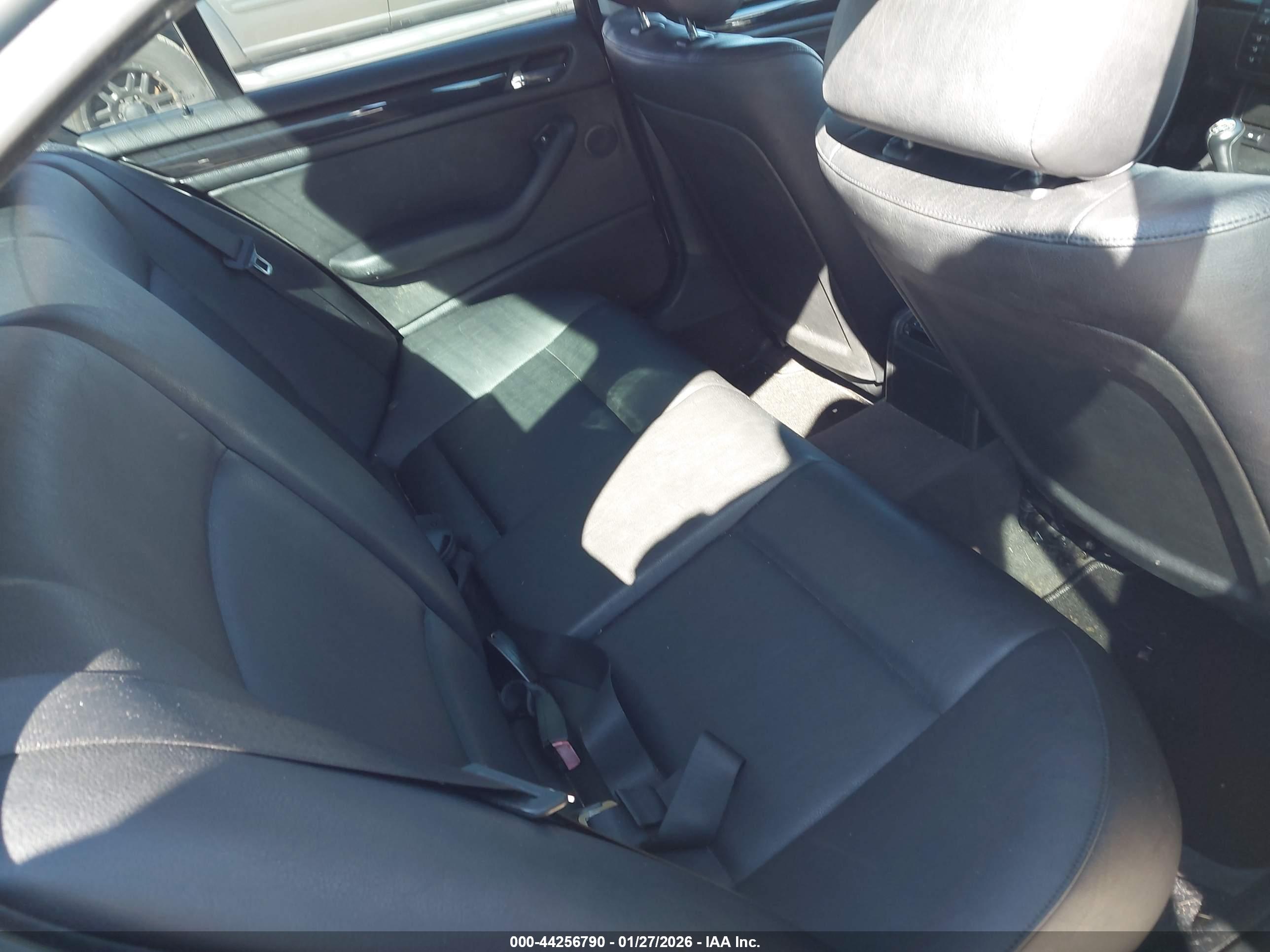 BMW 323I image 8