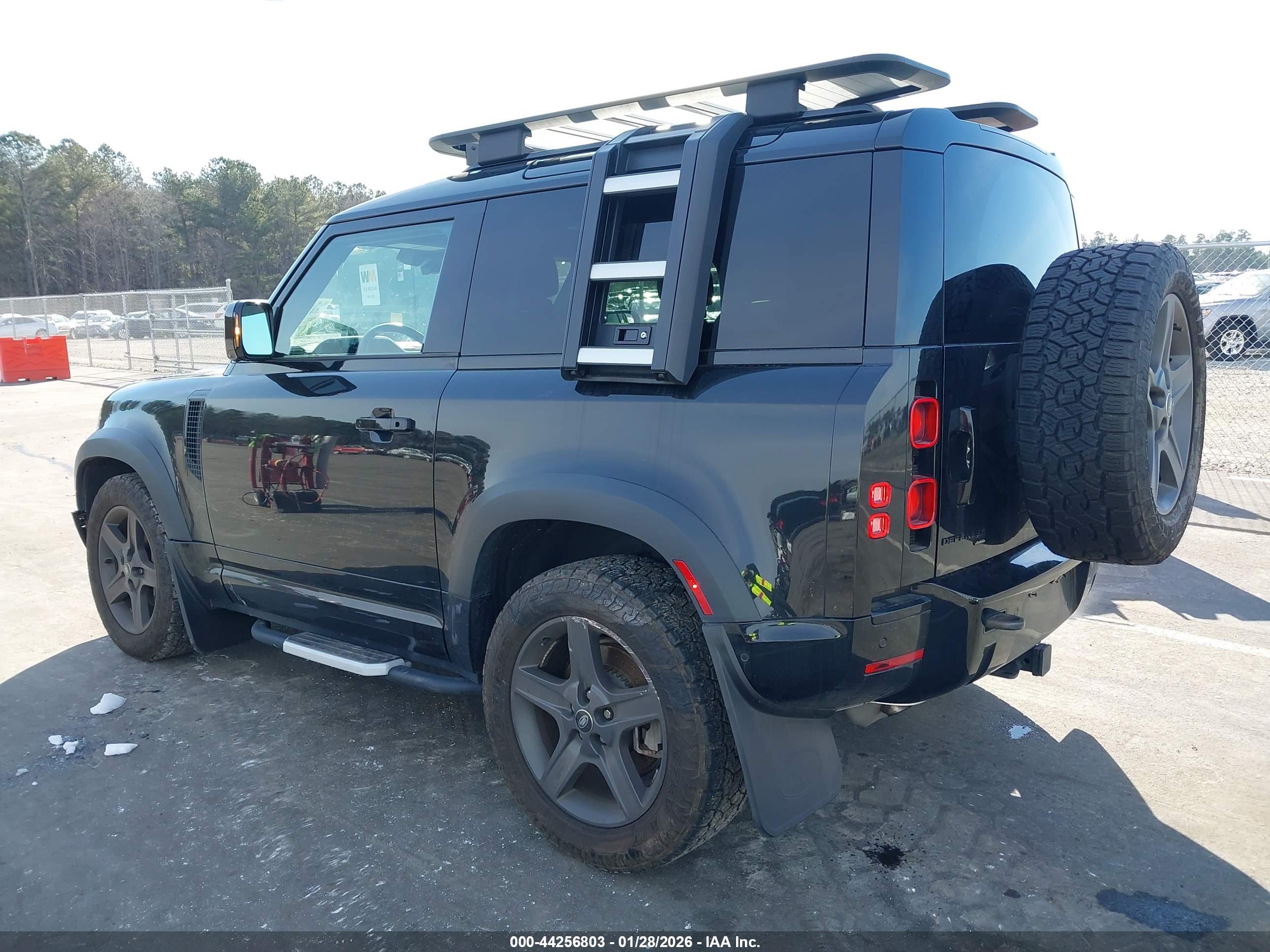LAND ROVER image 3