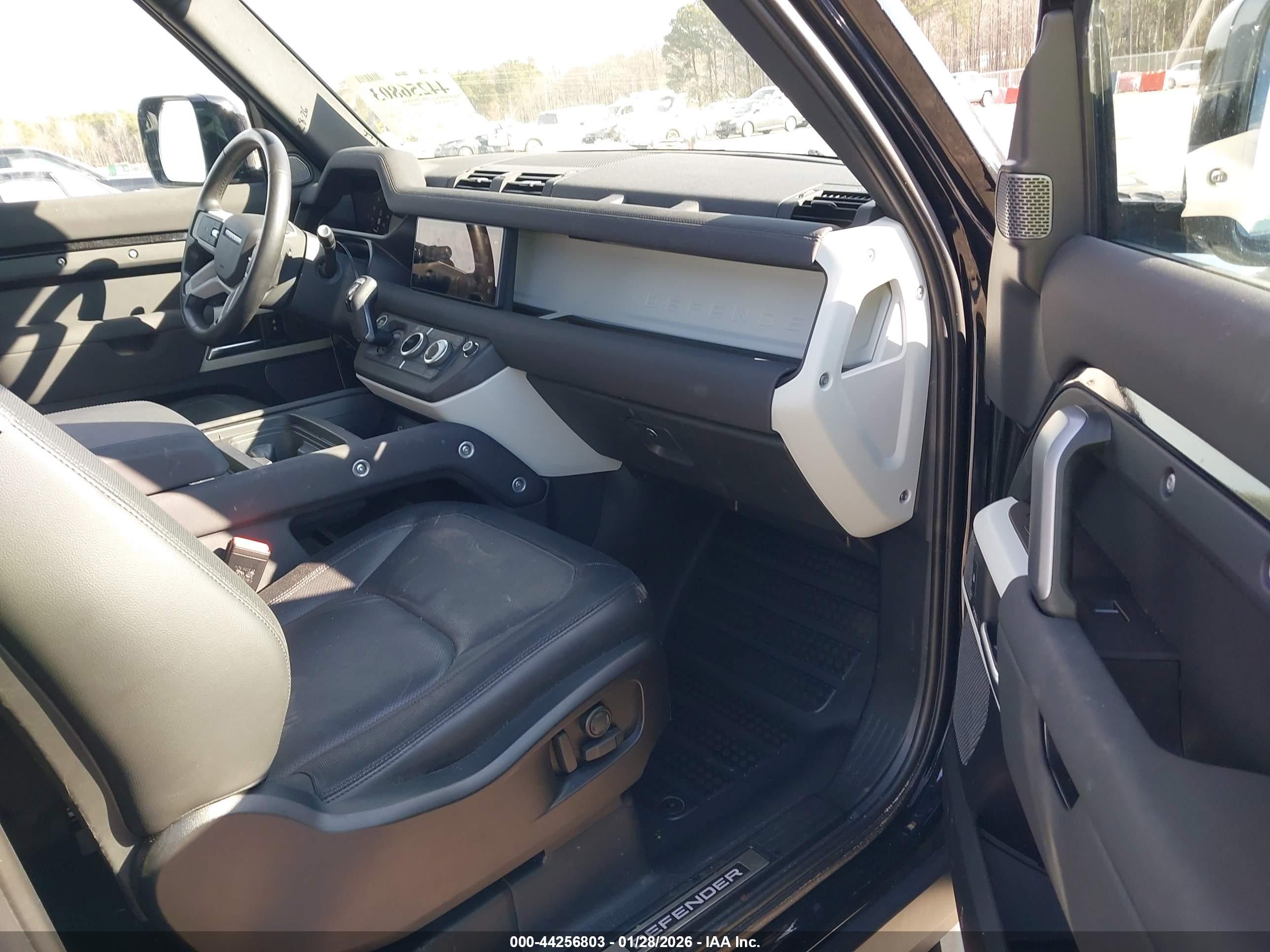 LAND ROVER image 5