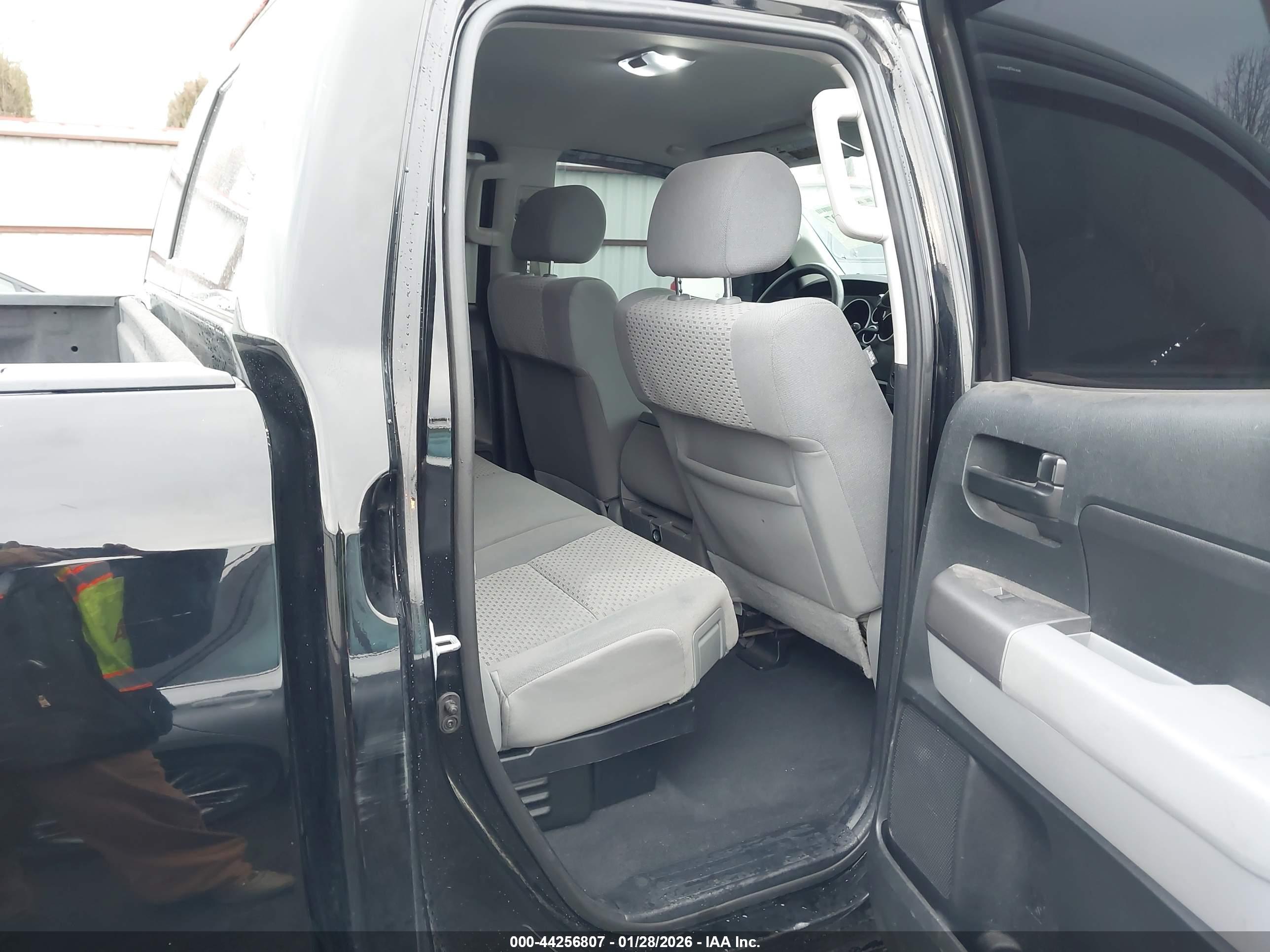 TOYOTA TUNDRA image 8