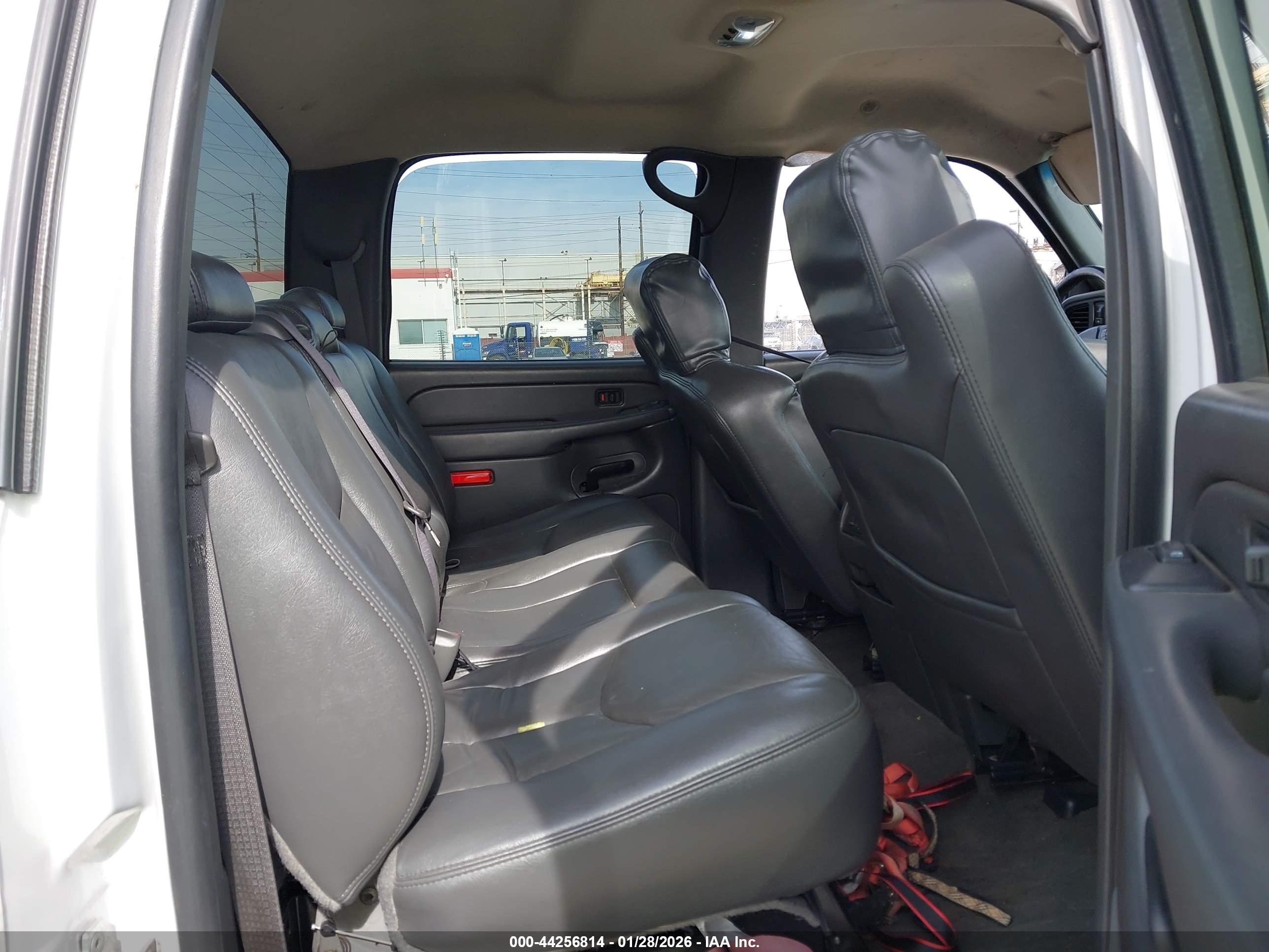 CHEVROLET SILVERADO image 8
