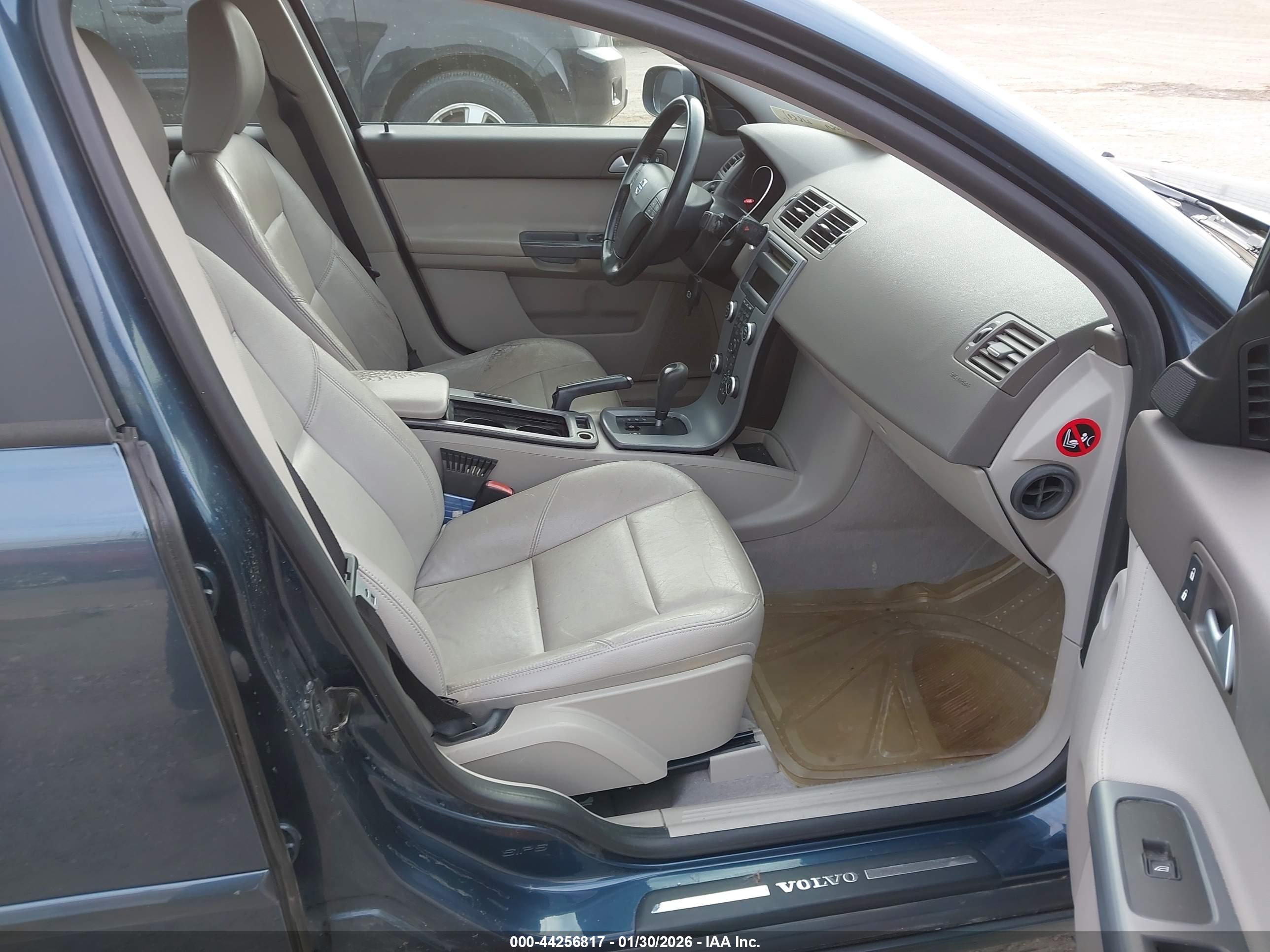 VOLVO S40 image 5