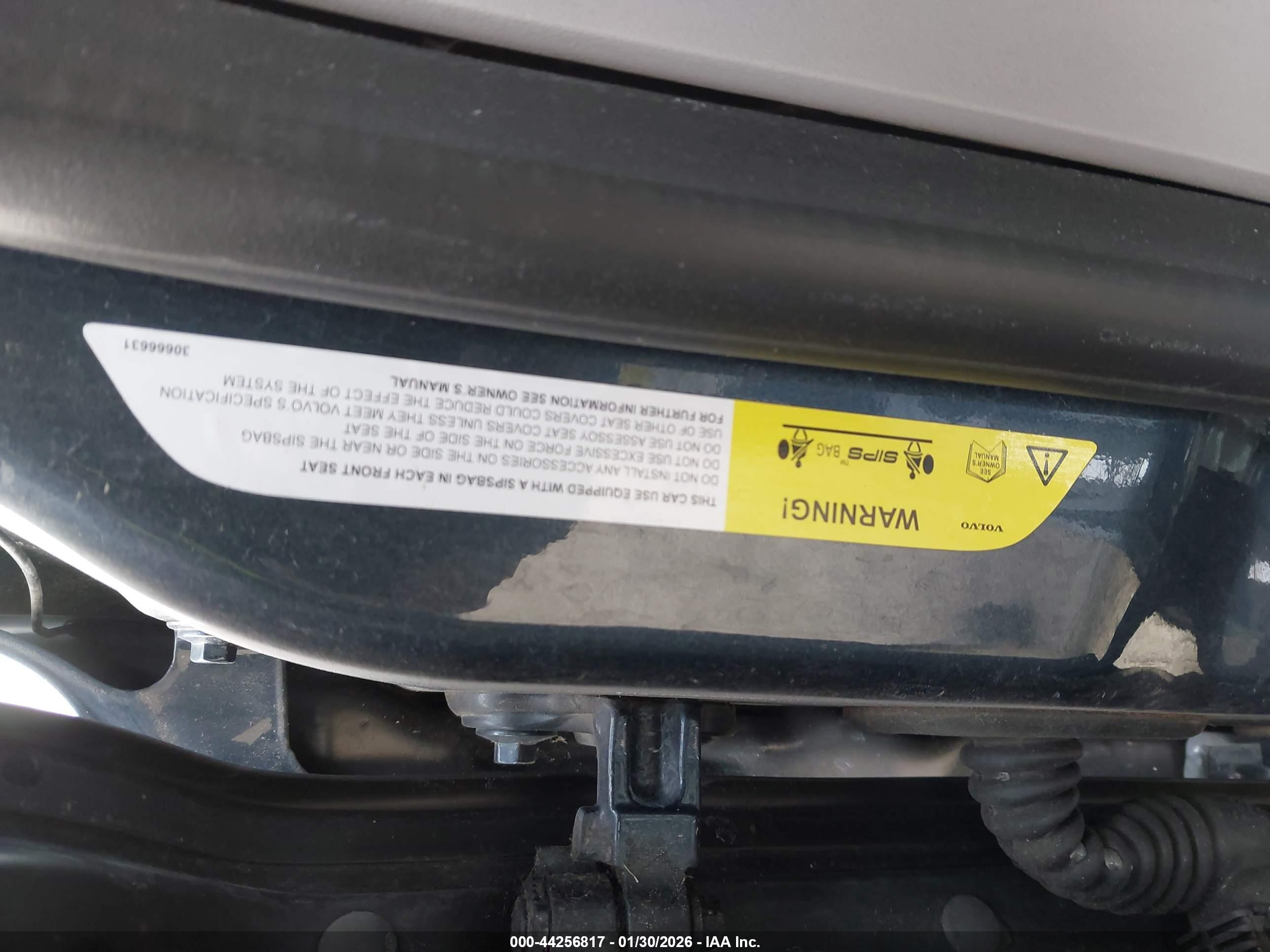 VOLVO S40 image 9