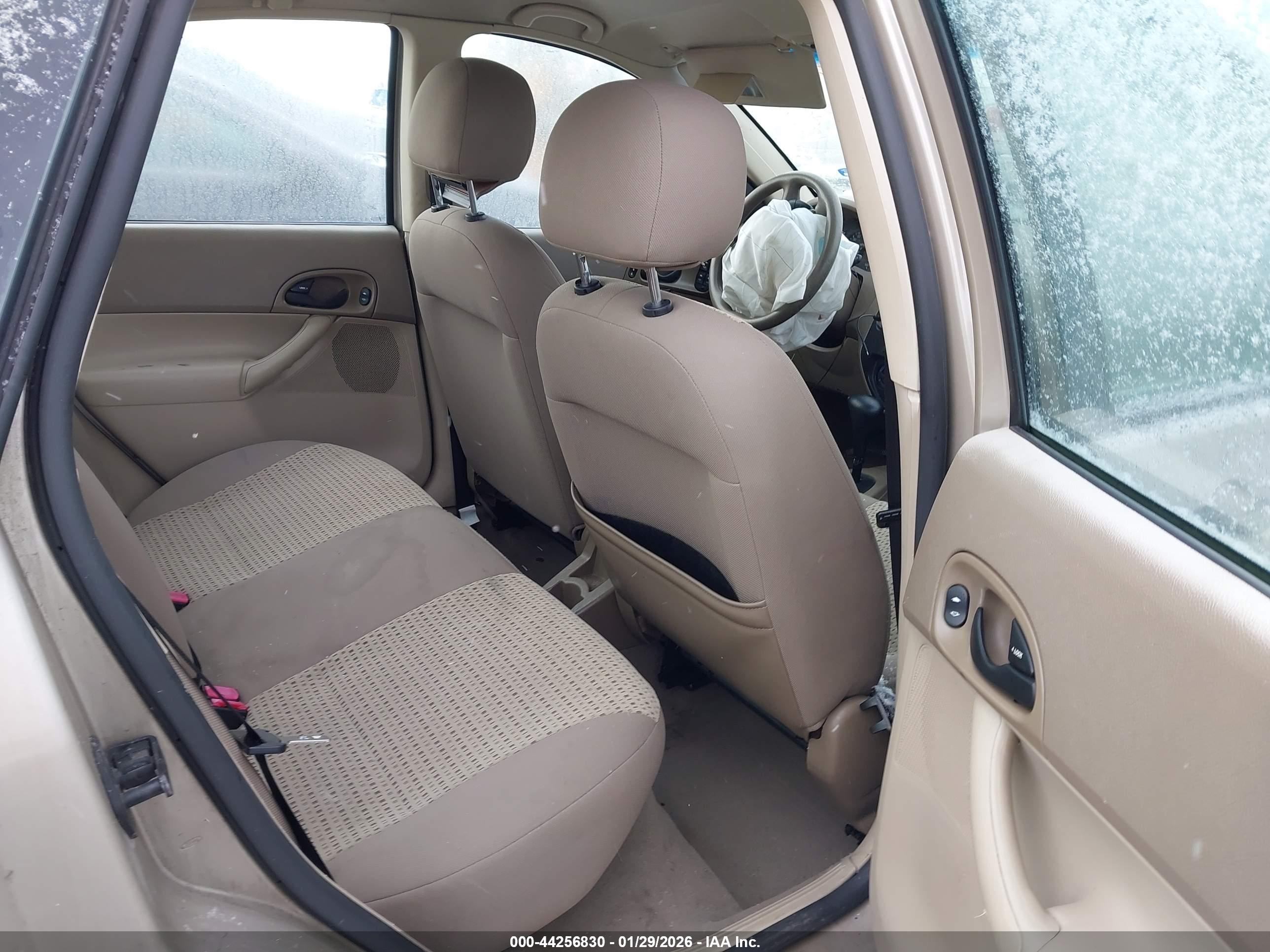 FORD FOCUS image 8