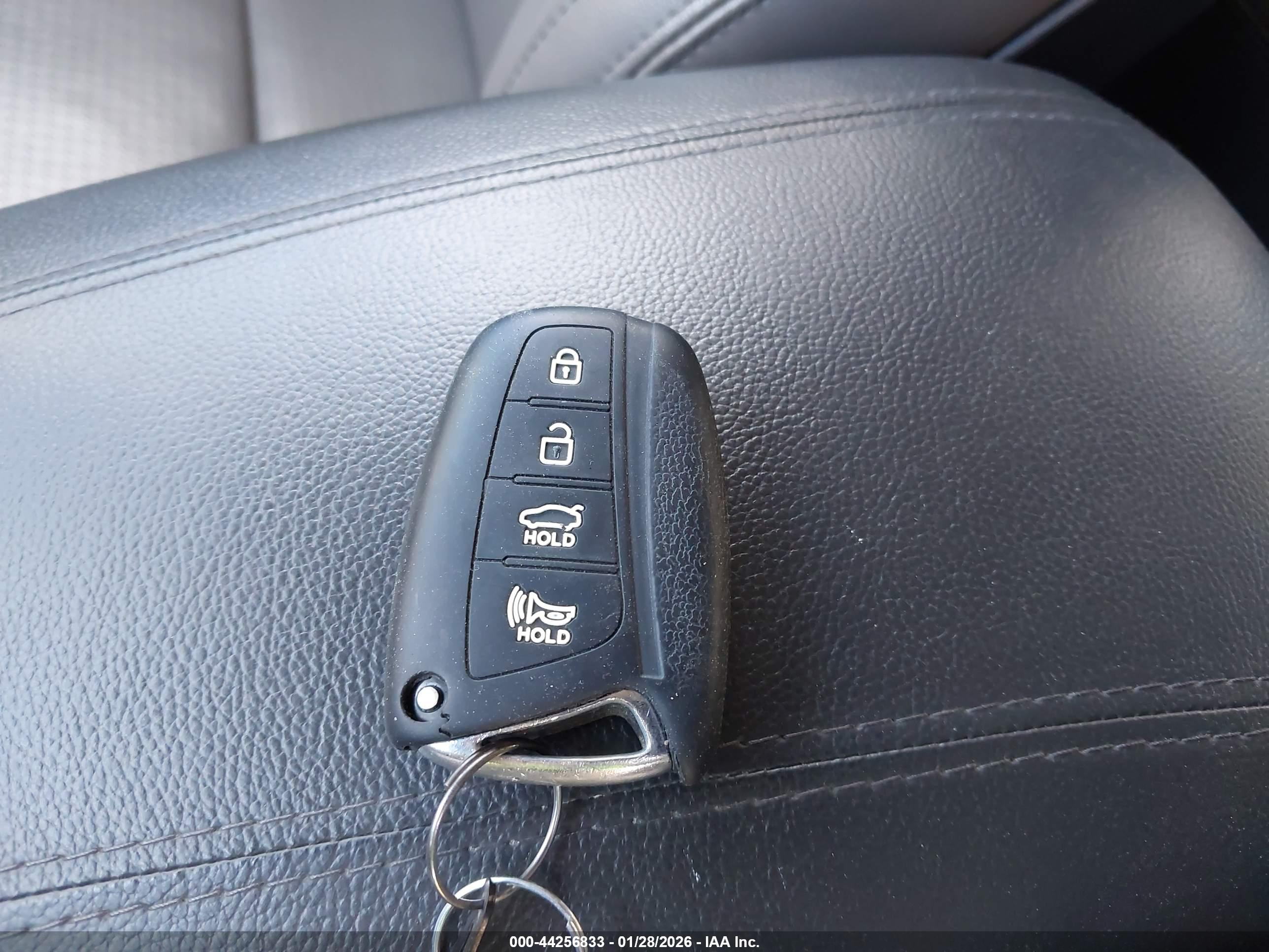 HYUNDAI SANTA image 11