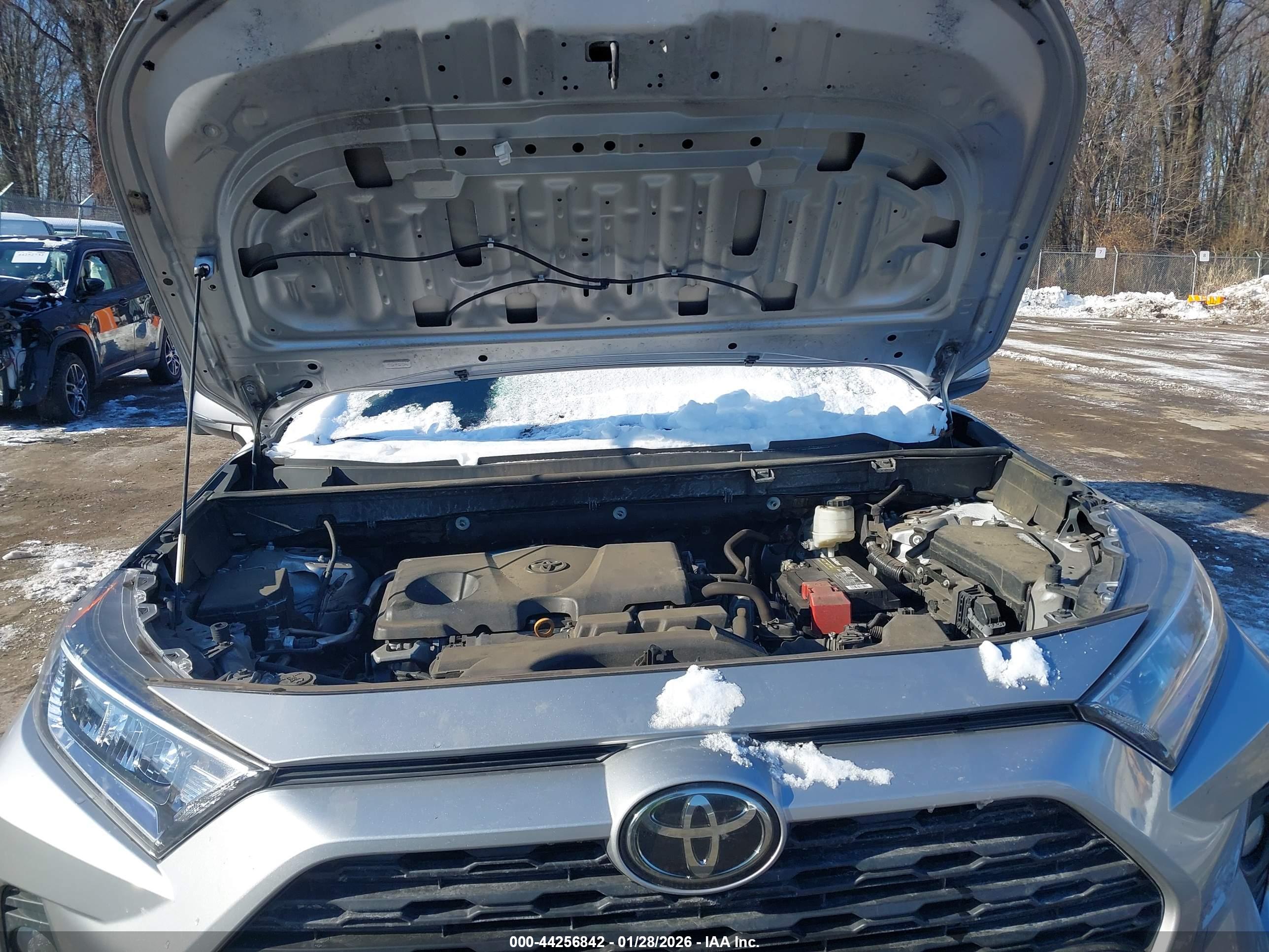 TOYOTA RAV4 image 10