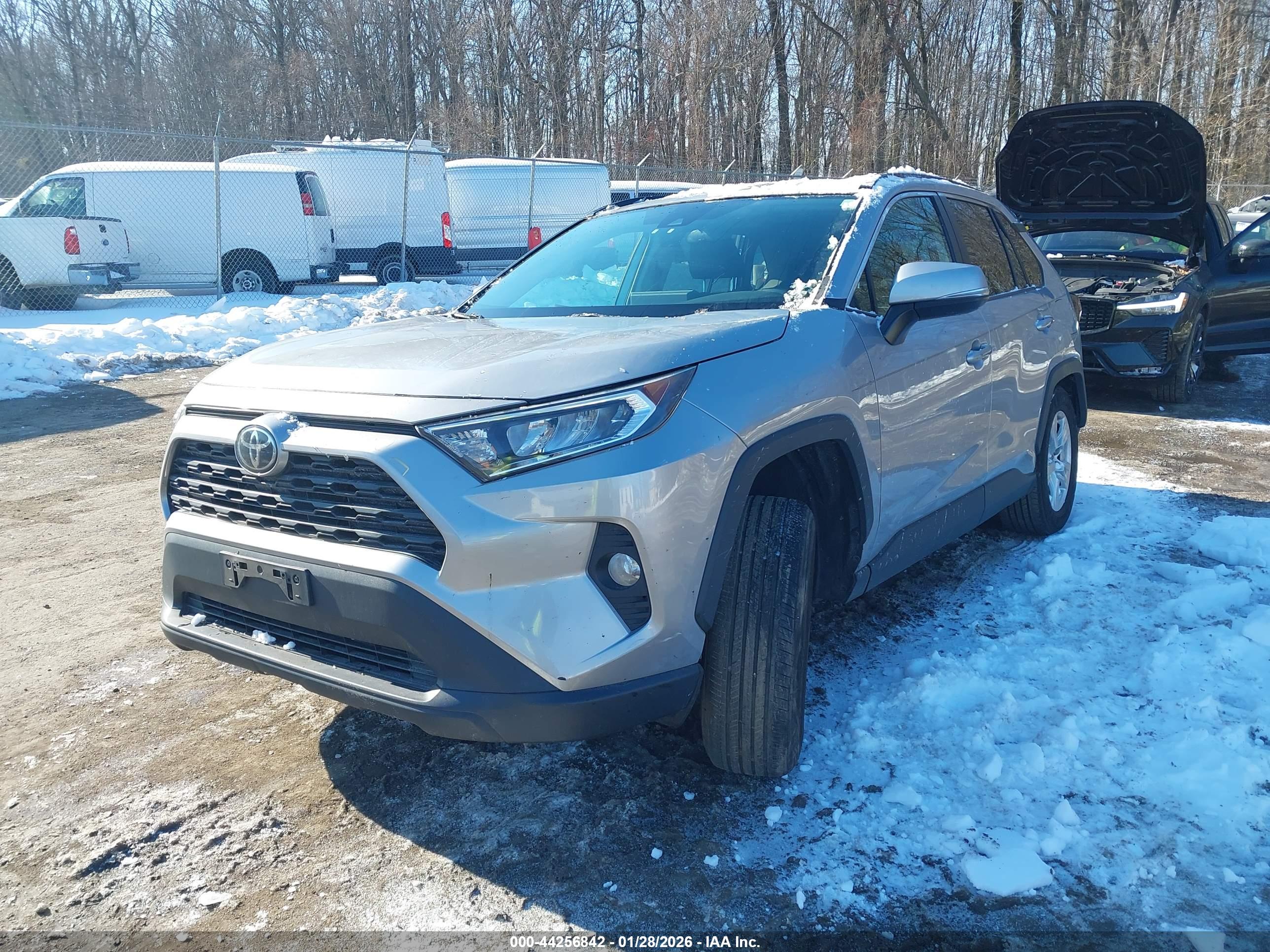 TOYOTA RAV4 image 2