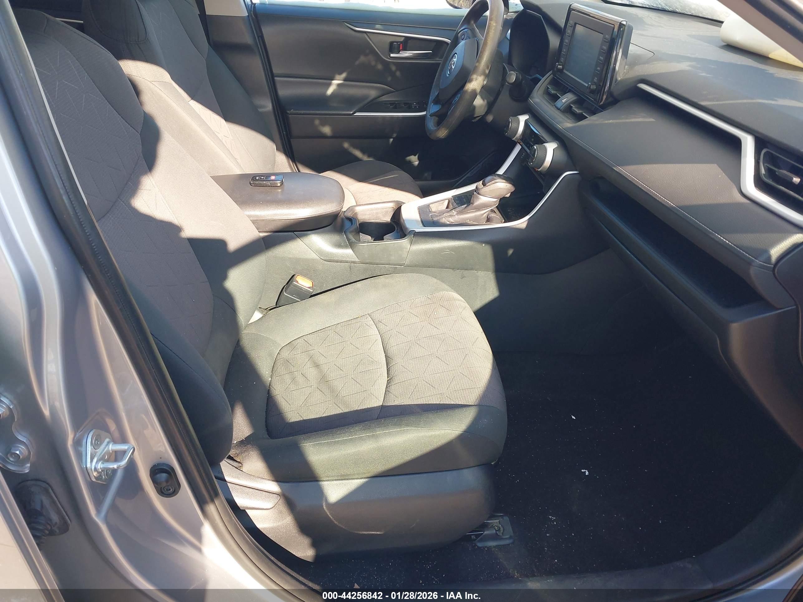 TOYOTA RAV4 image 5