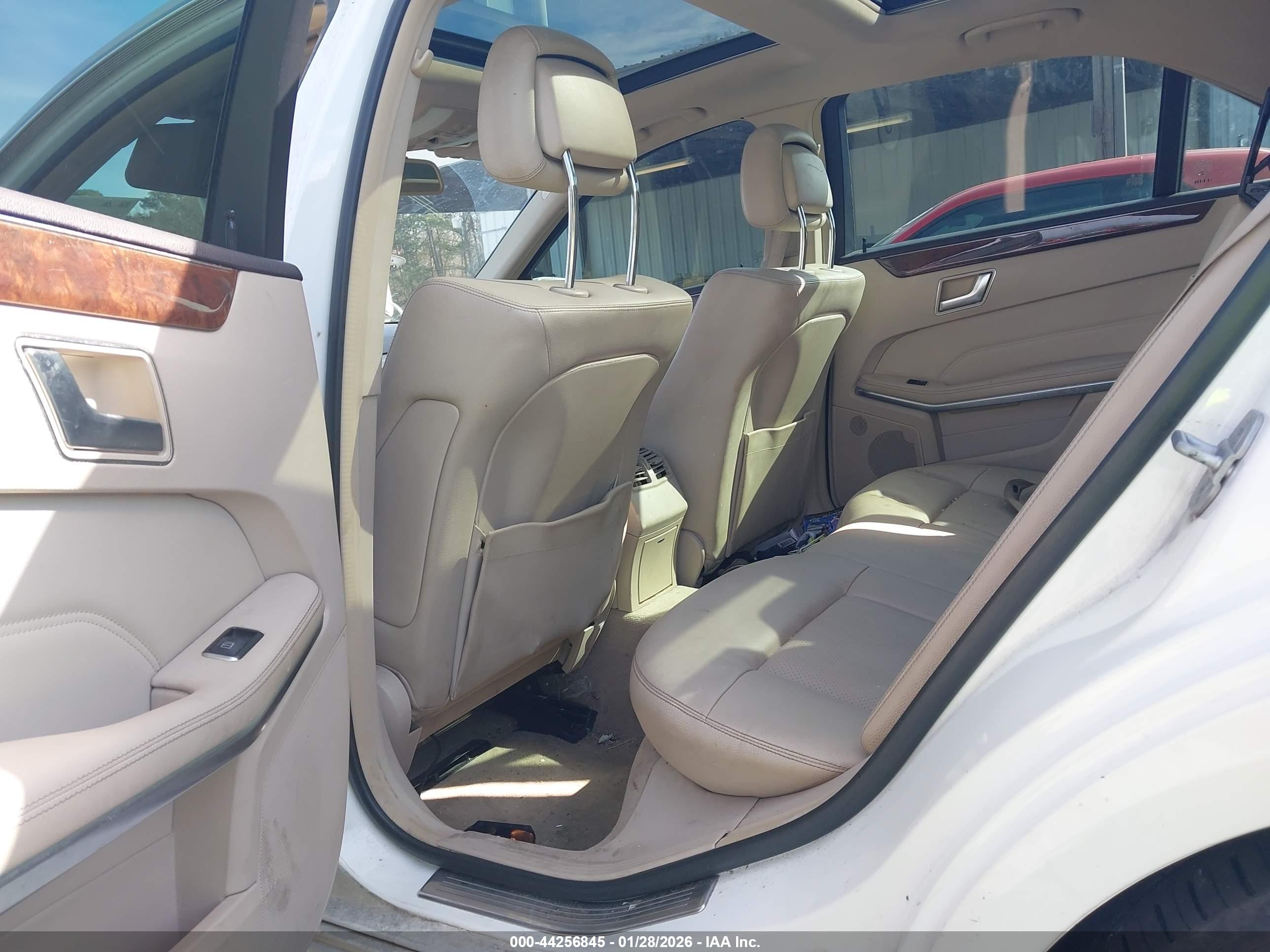 MERCEDES-BENZ E image 8