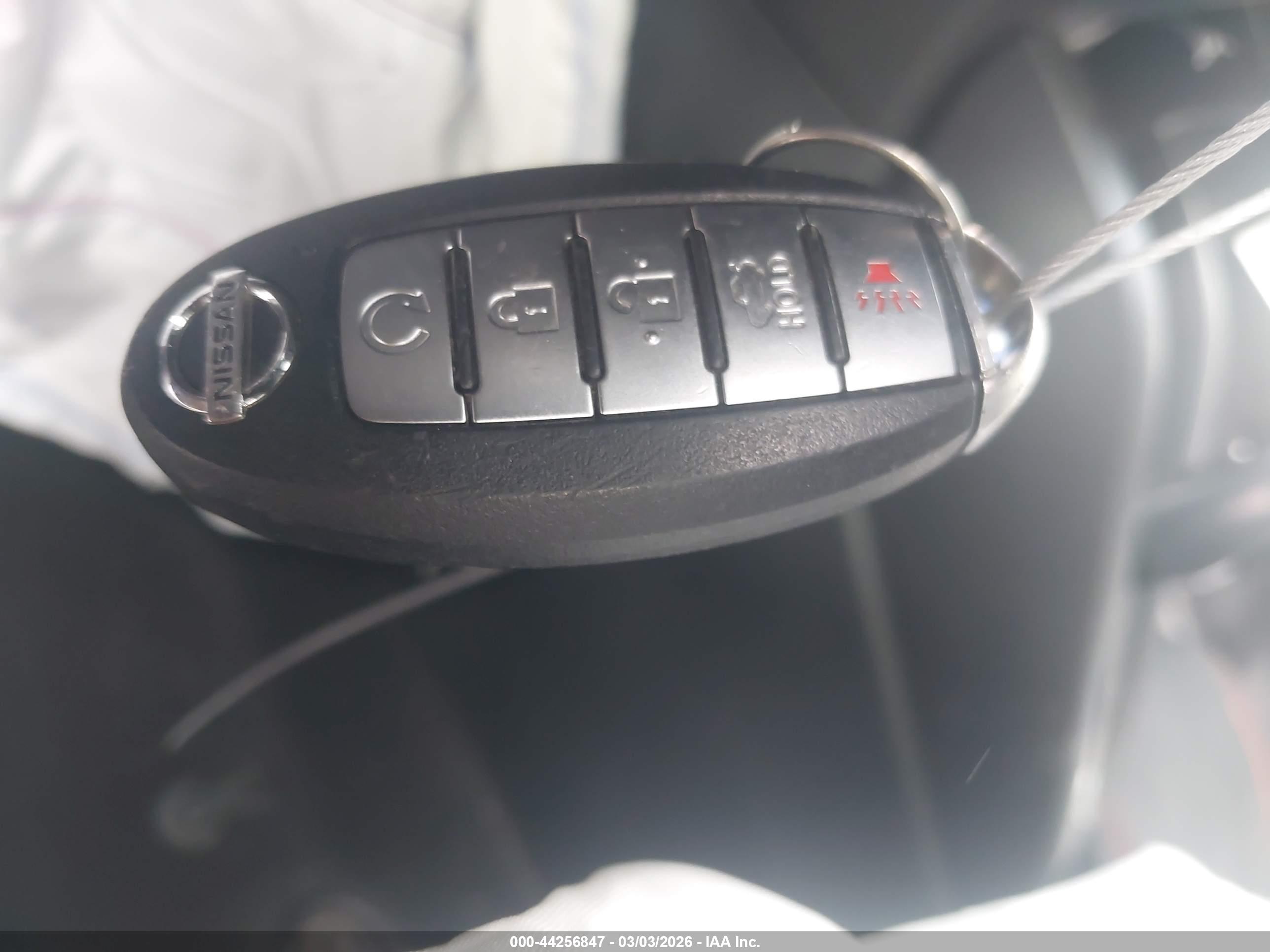 NISSAN VERSA image 11