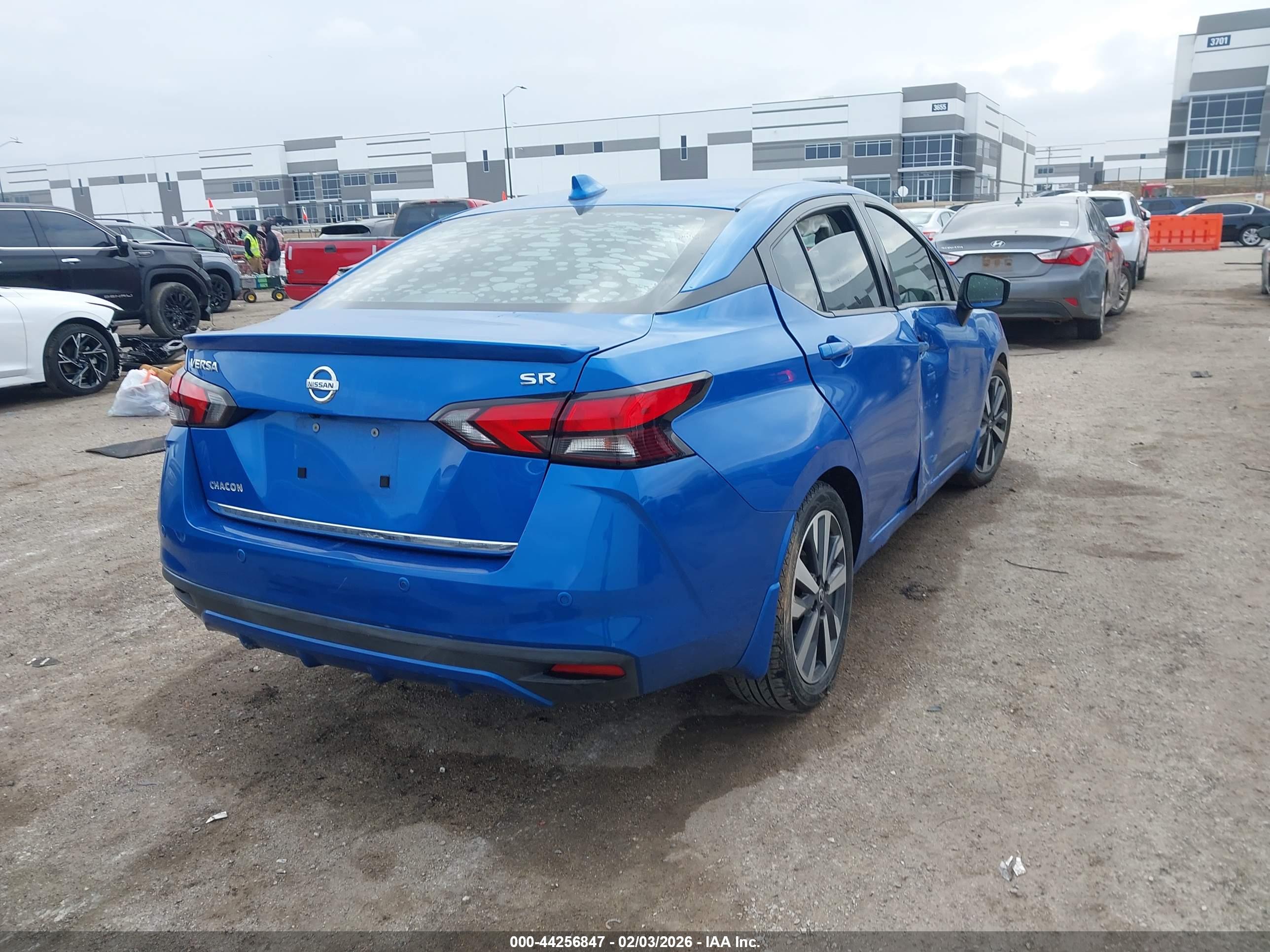 NISSAN VERSA image 4