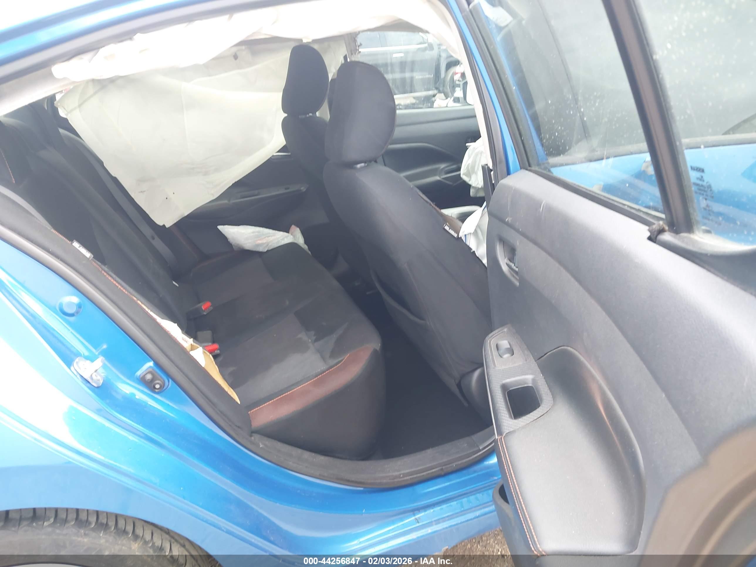 NISSAN VERSA image 8