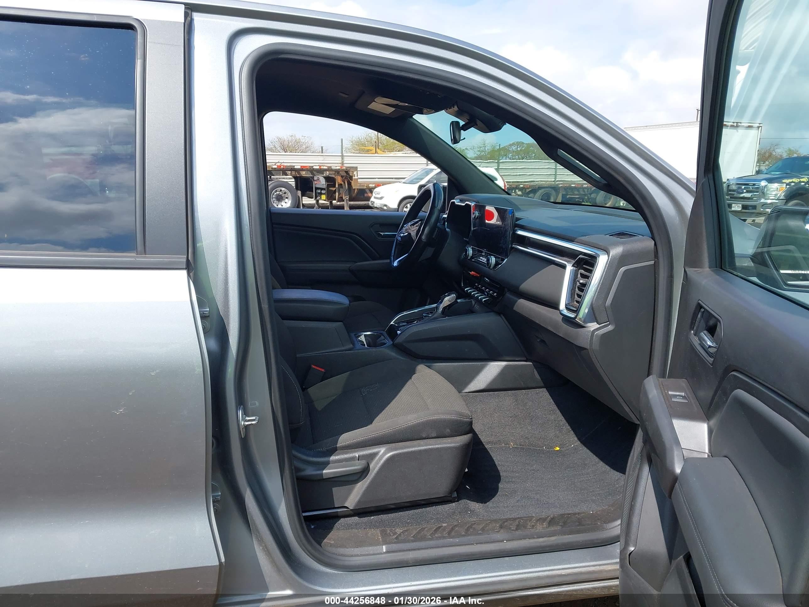 GMC CANYON image 5