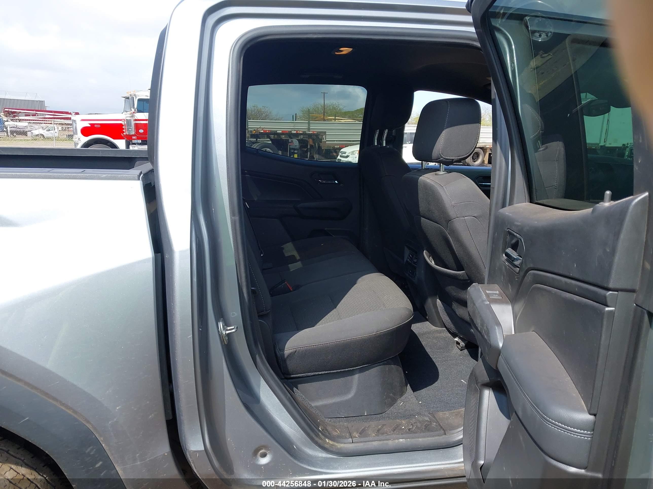 GMC CANYON image 8