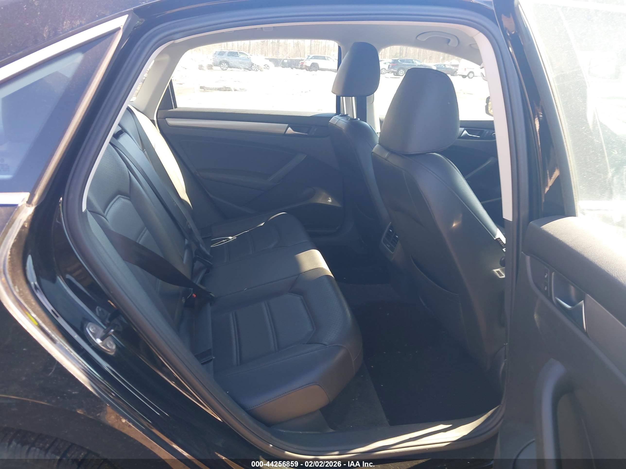 VOLKSWAGEN PASSAT image 8