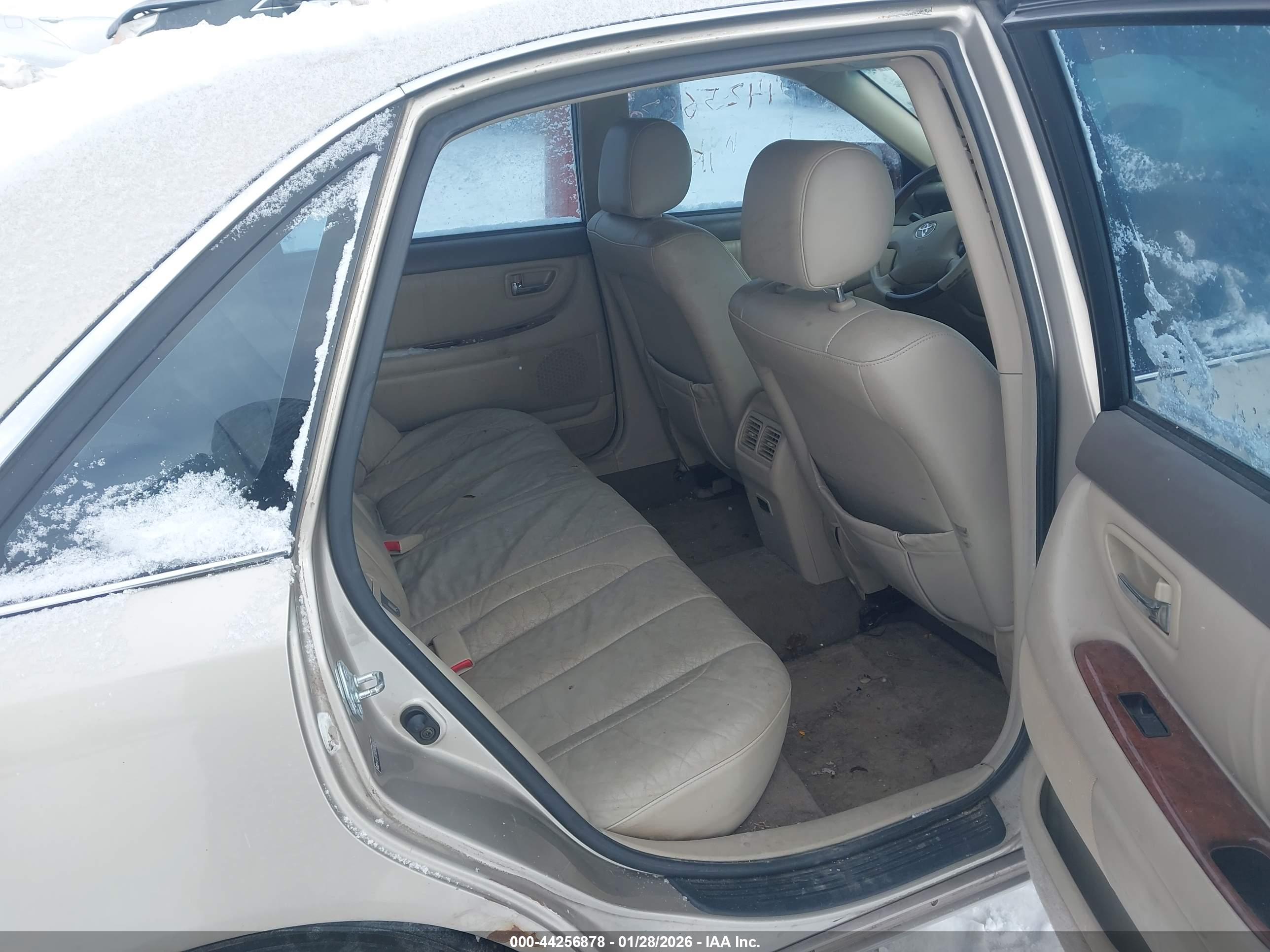 TOYOTA AVALON image 8