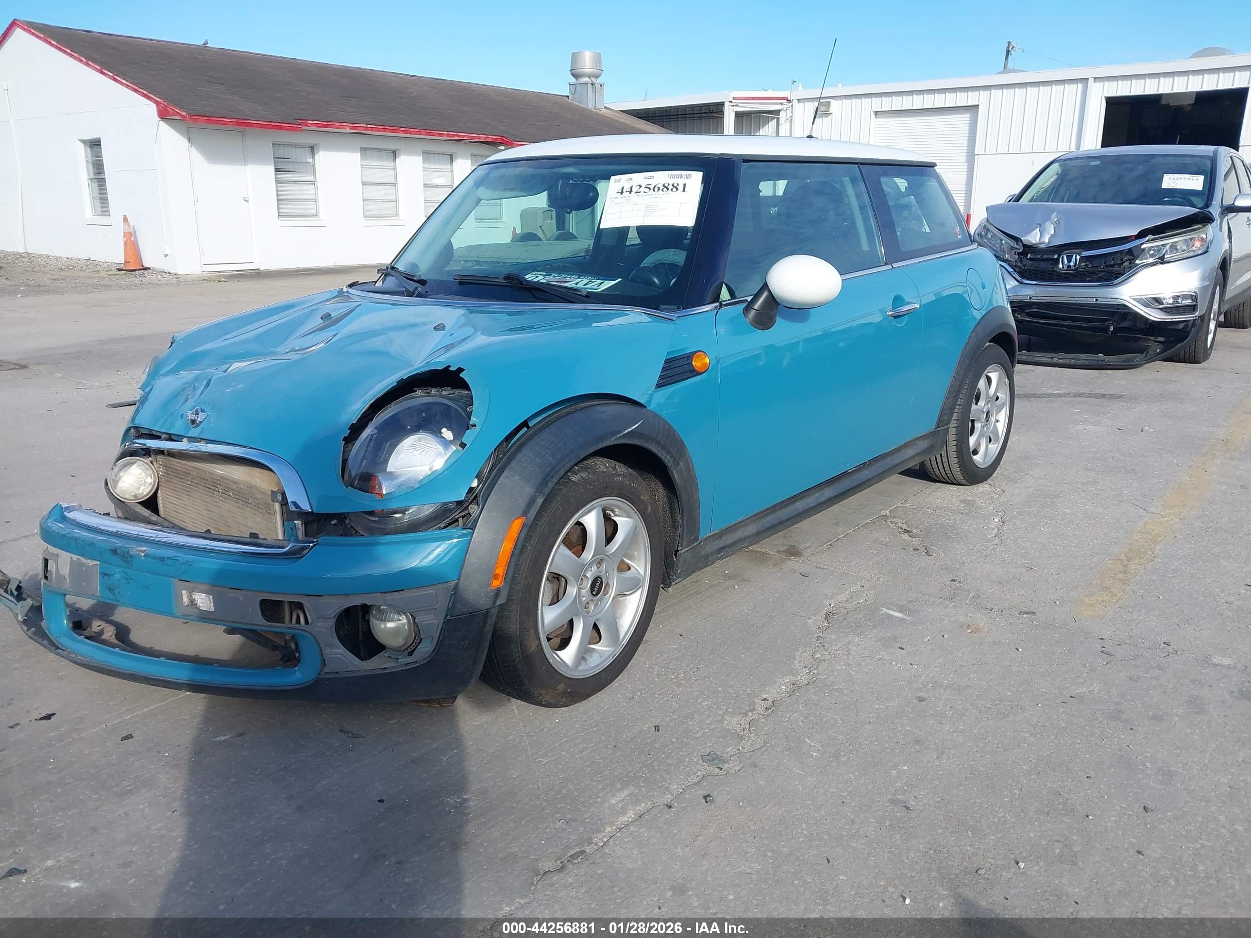 MINI COOPER image 2
