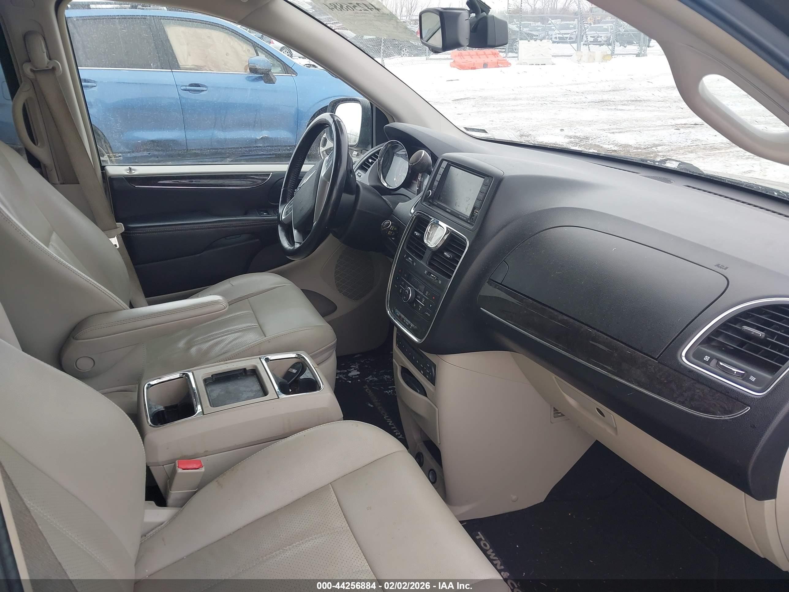 CHRYSLER TOWN image 5