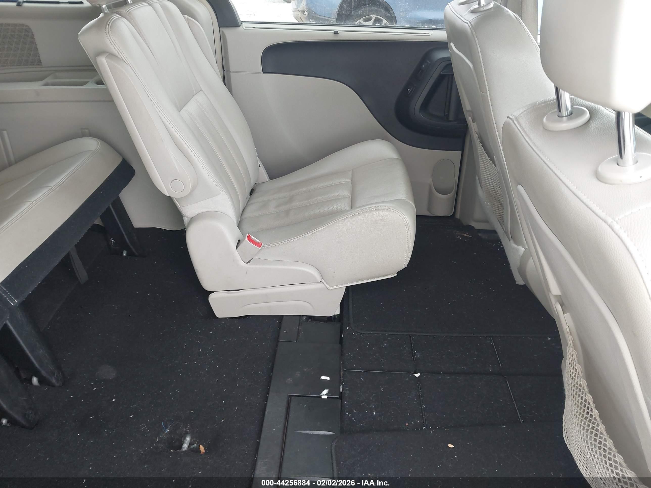 CHRYSLER TOWN image 8