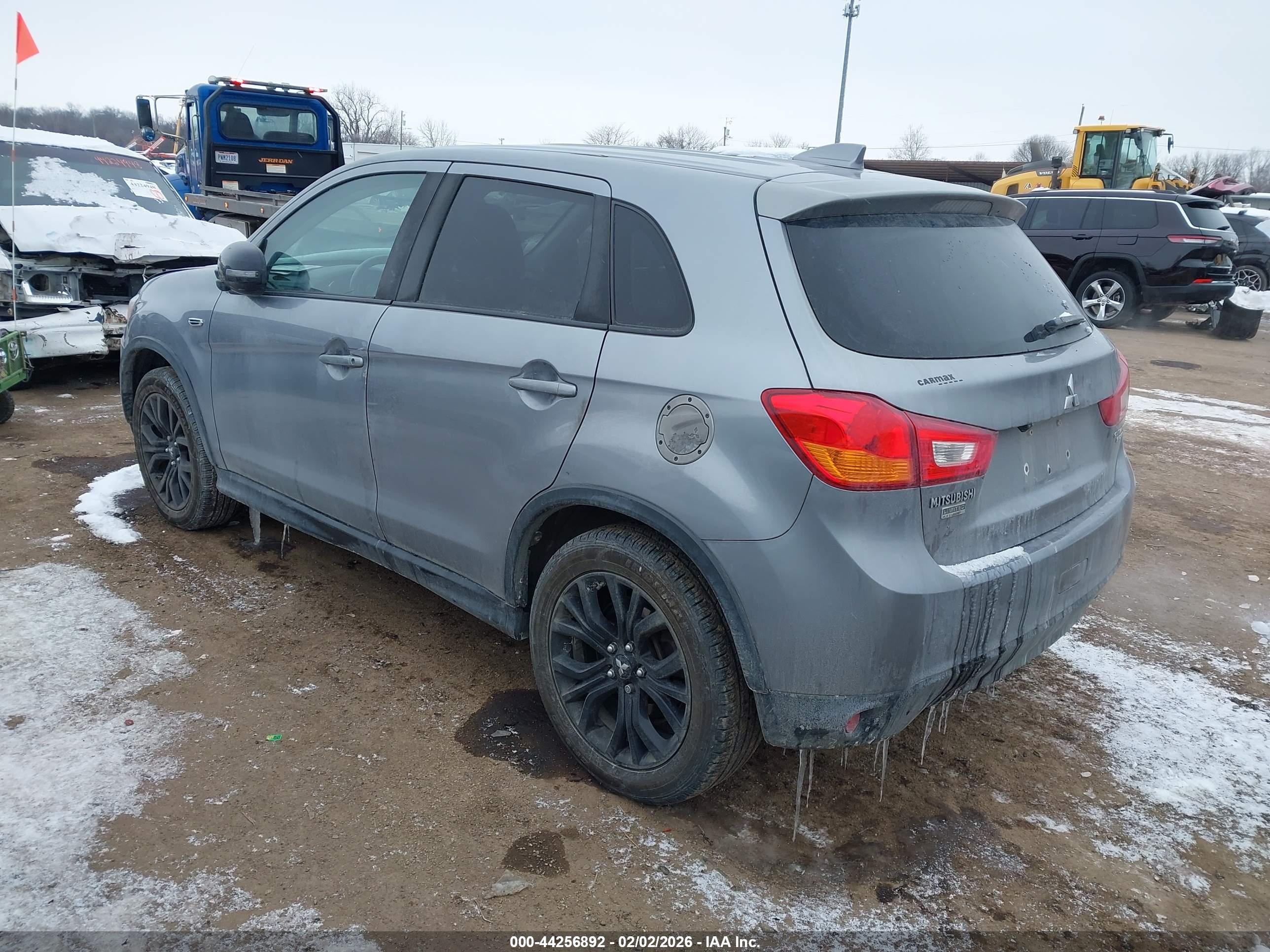 MITSUBISHI OUTLANDER image 3
