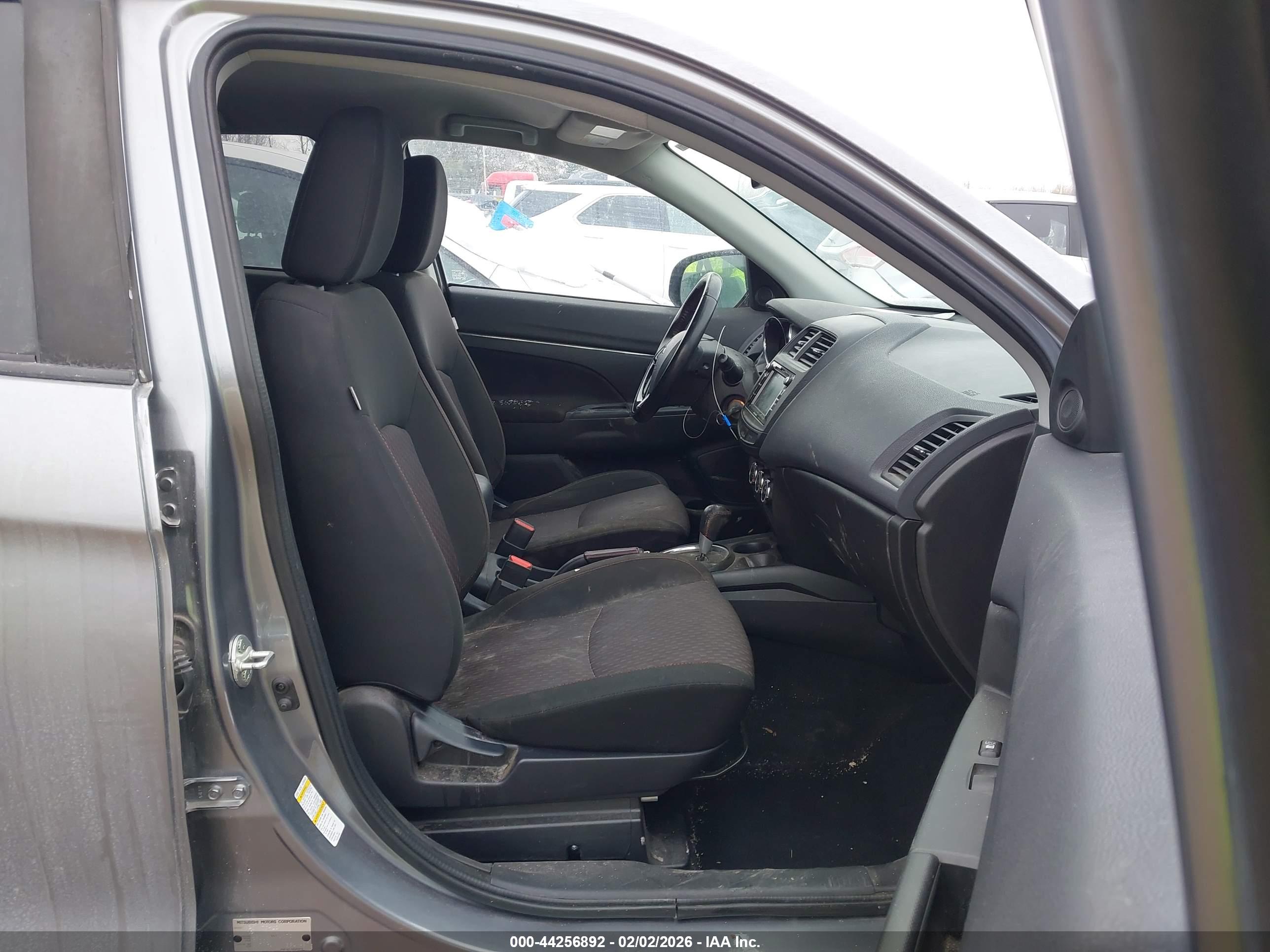 MITSUBISHI OUTLANDER image 5