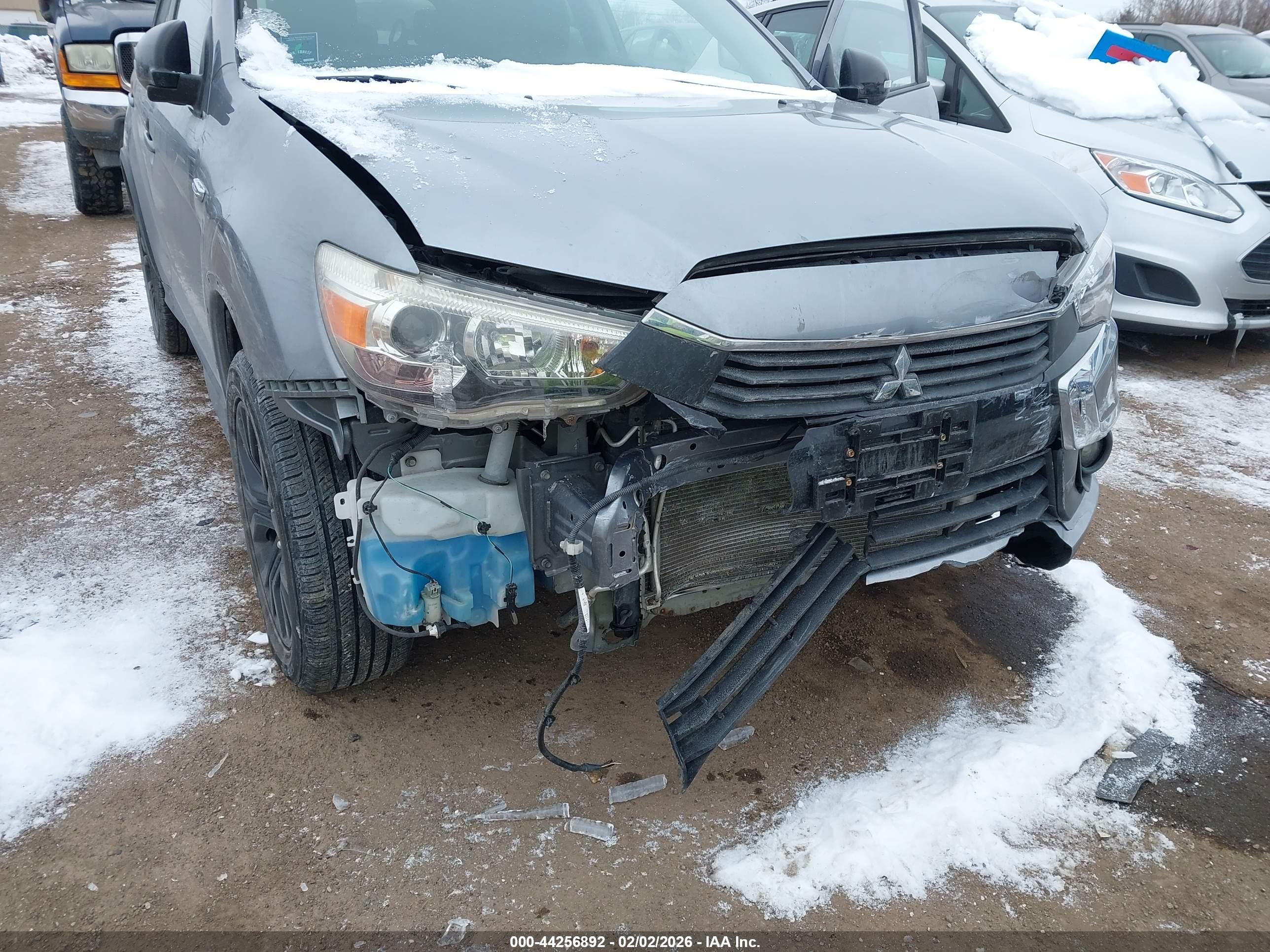 MITSUBISHI OUTLANDER image 6