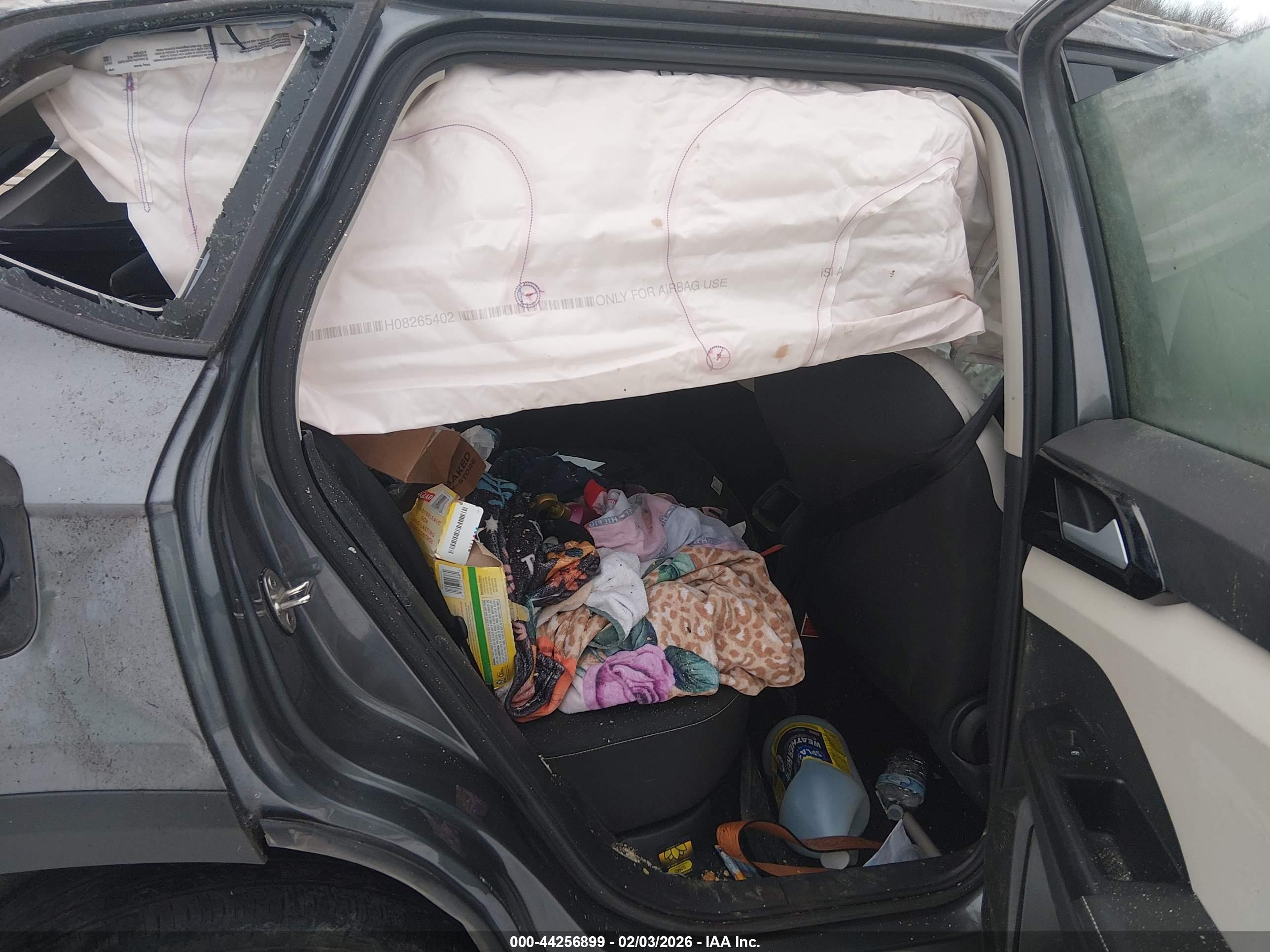 VOLKSWAGEN TAOS image 8