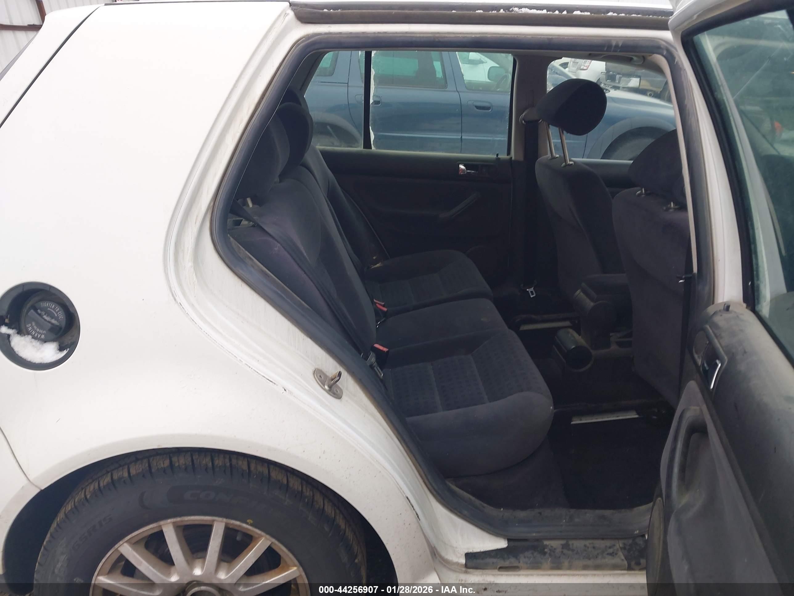 VOLKSWAGEN GOLF image 8
