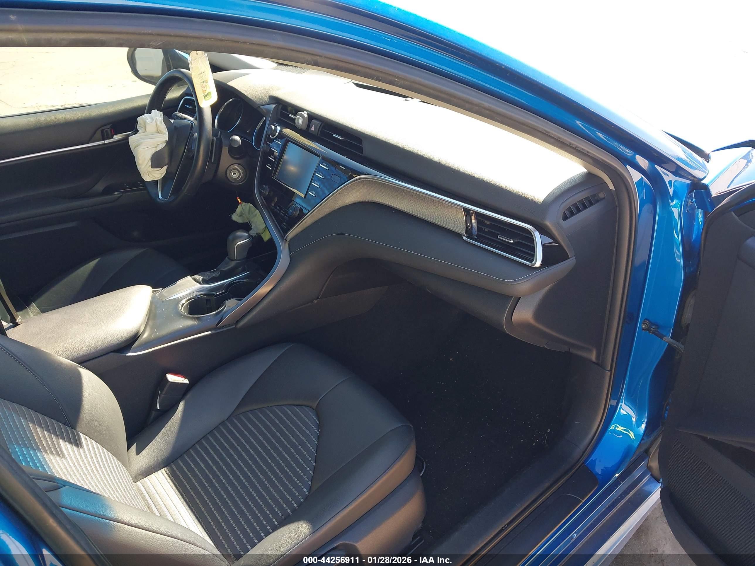 TOYOTA CAMRY image 5