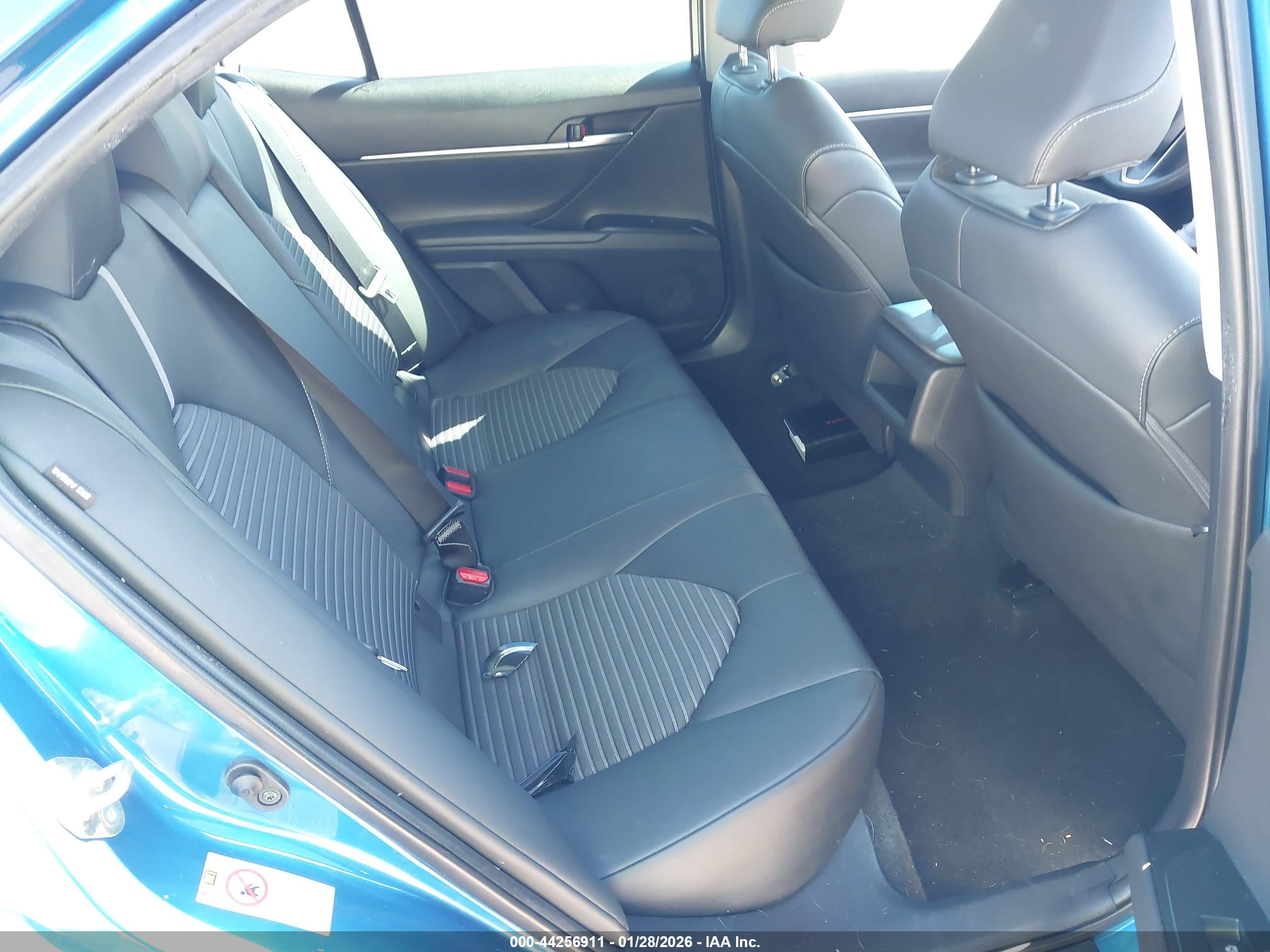 TOYOTA CAMRY image 8