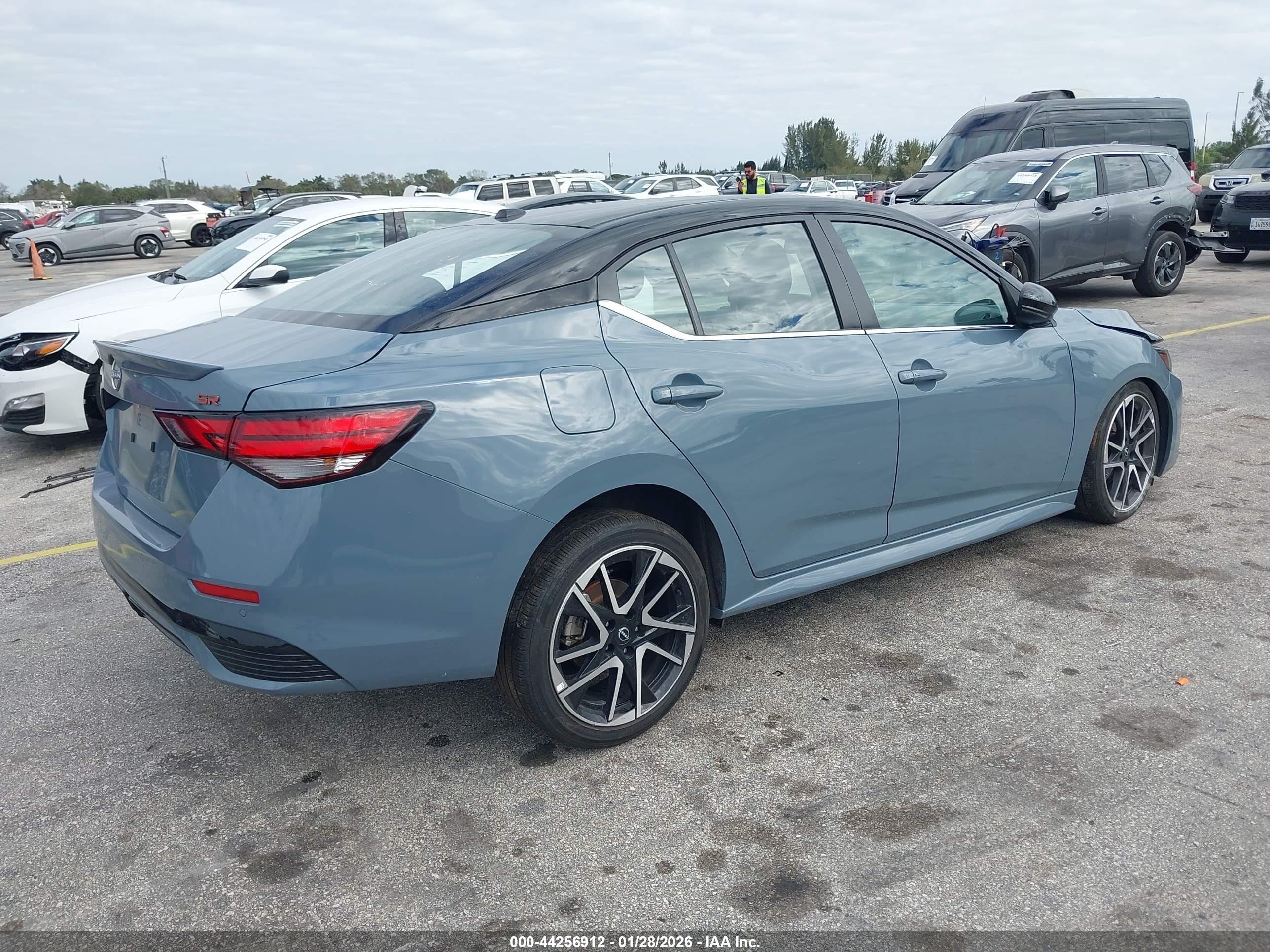 NISSAN SENTRA image 4