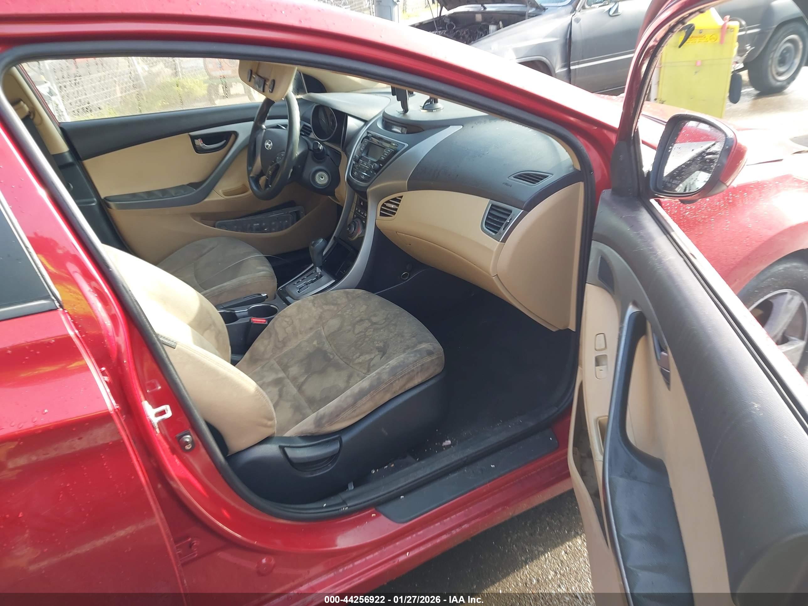 HYUNDAI ELANTRA image 5