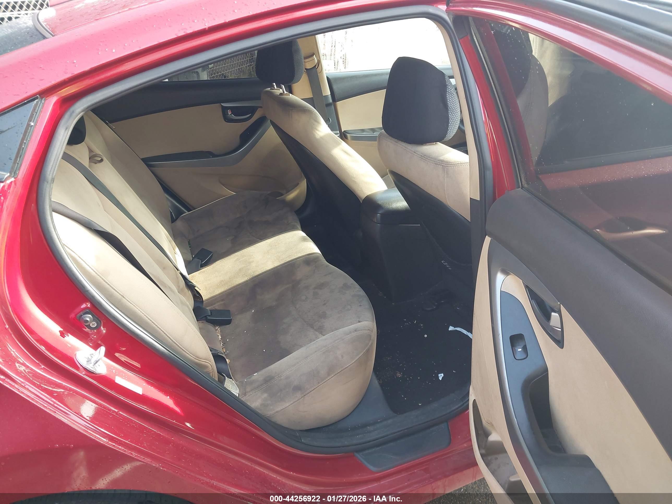 HYUNDAI ELANTRA image 8