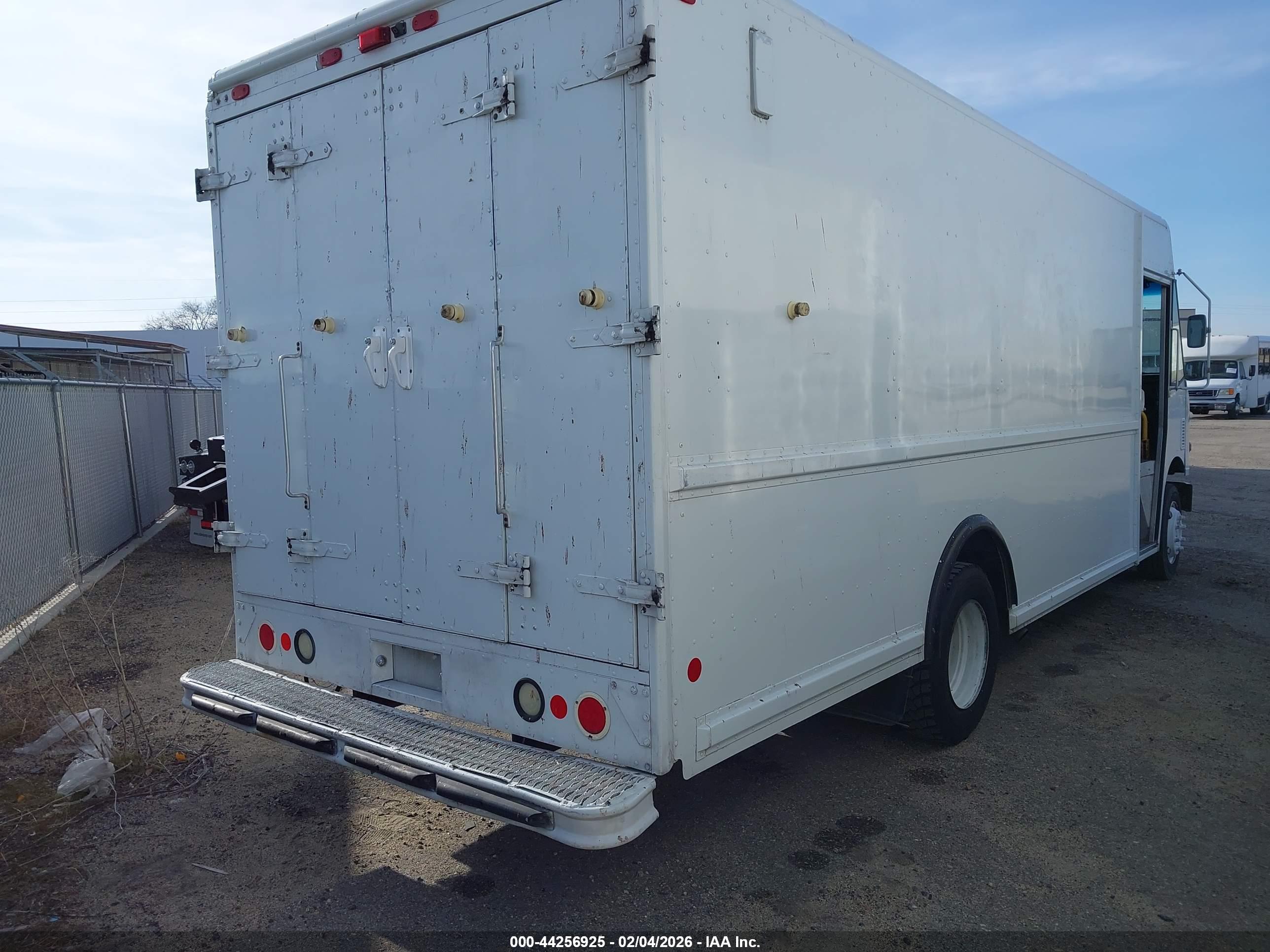 FREIGHTLINER CHASSIS image 4