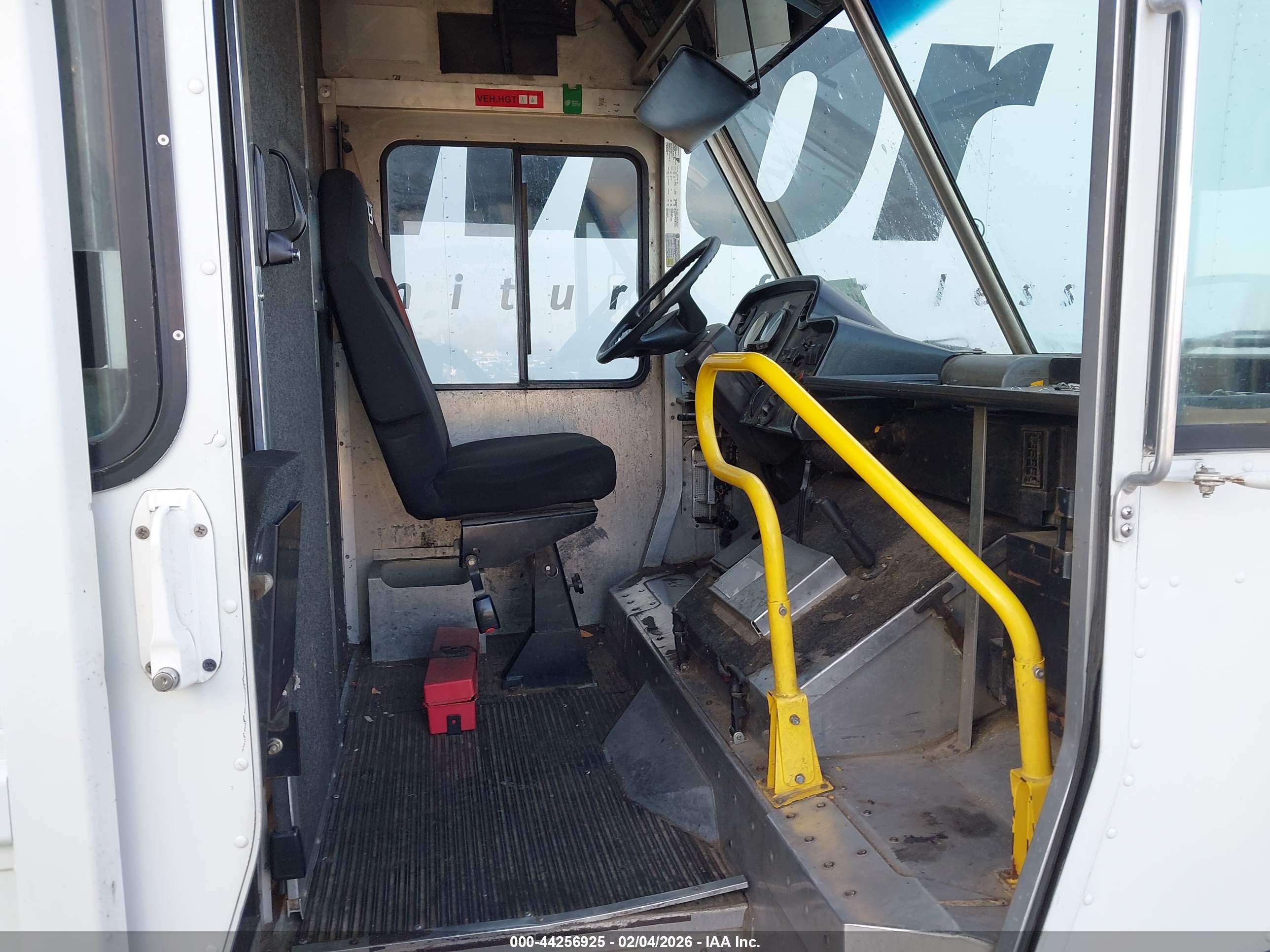 FREIGHTLINER CHASSIS image 7