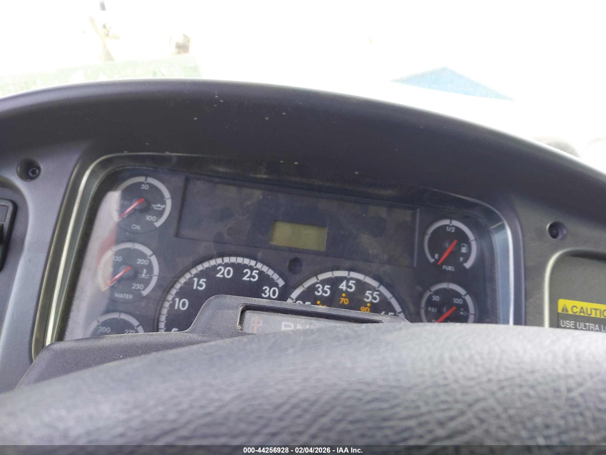FREIGHTLINER M2 image 6