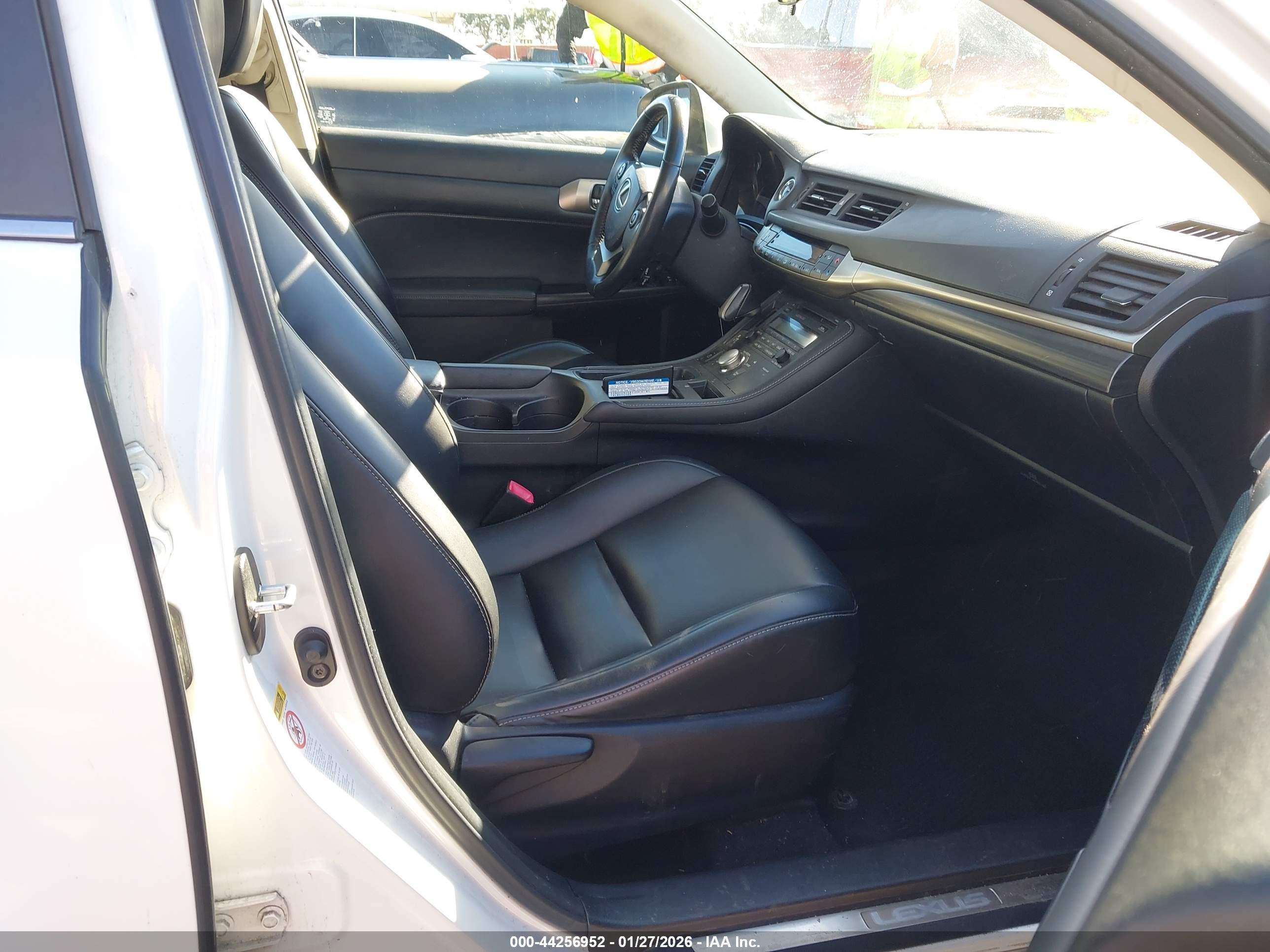 LEXUS CT image 5
