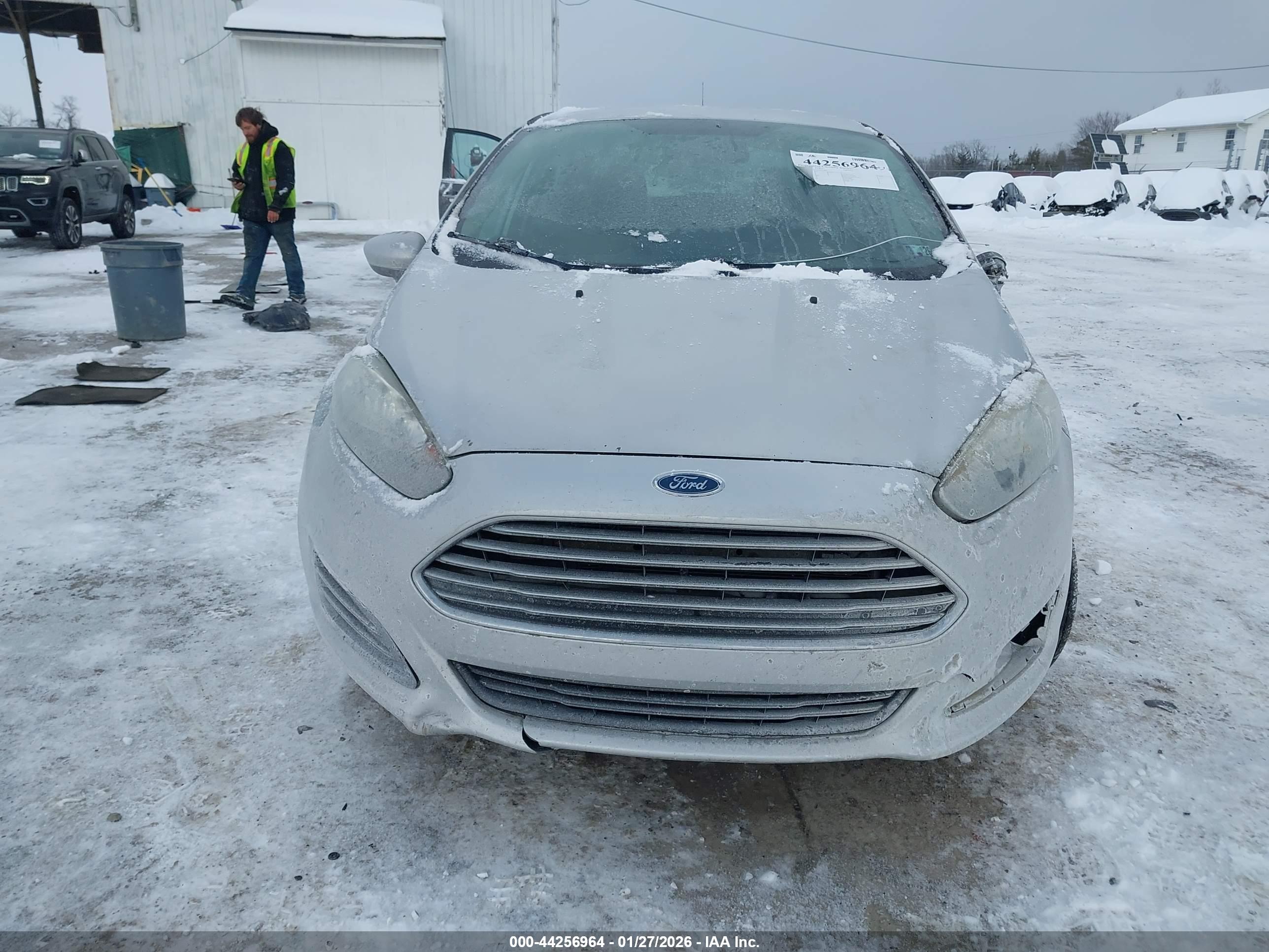 FORD FIESTA image 6