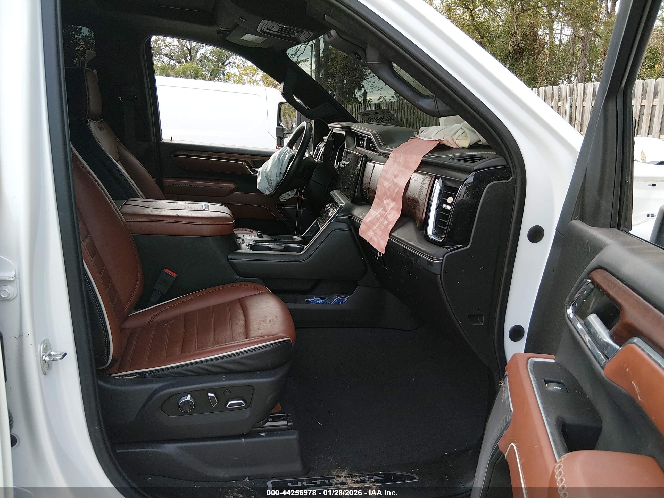 GMC SIERRA image 5