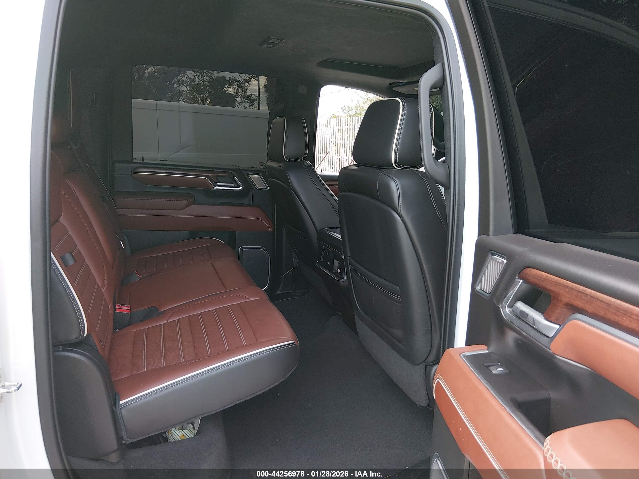 GMC SIERRA image 8